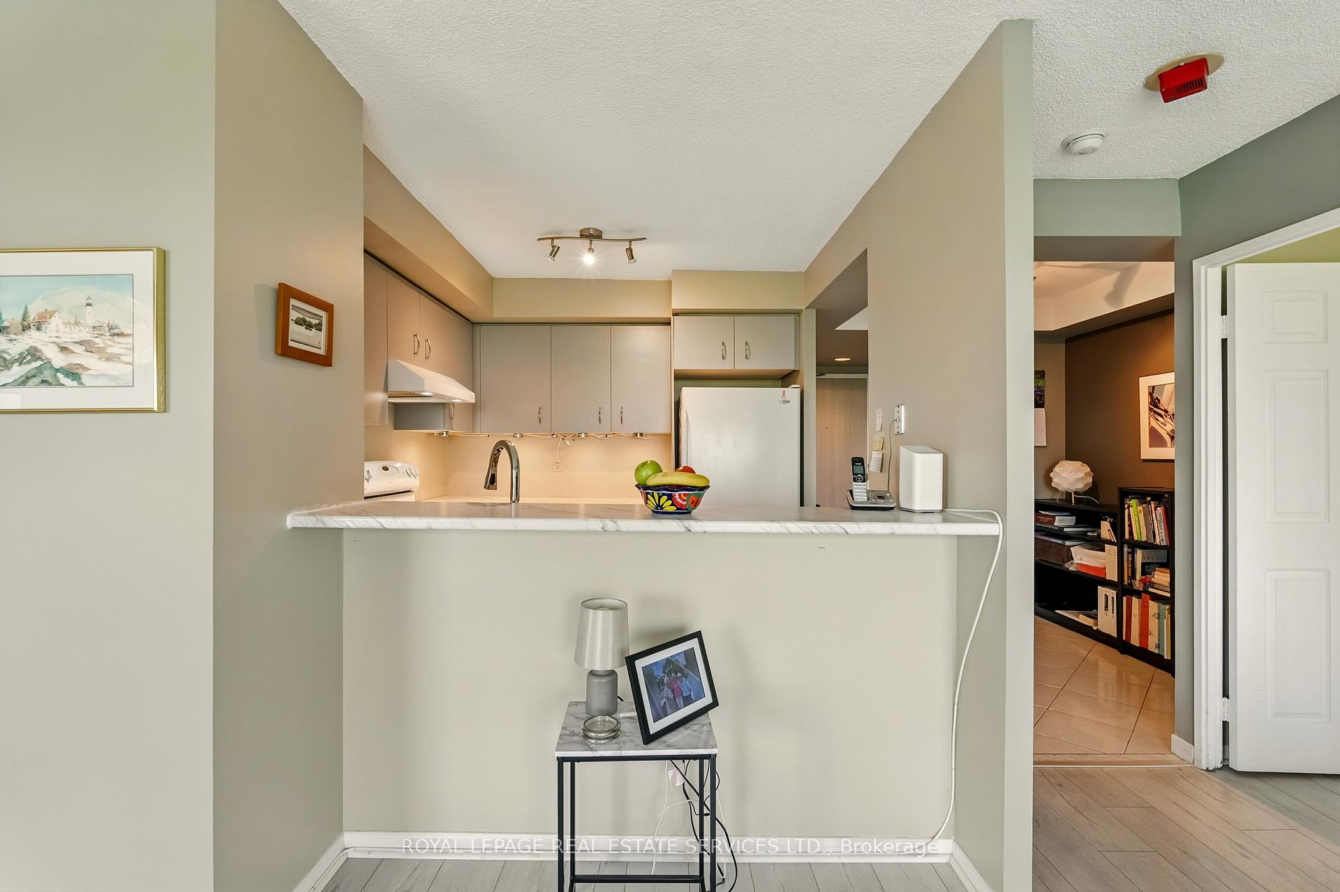 1 Bedroom Condo at 2155 Burnhamthorpe, Mississauga For sale