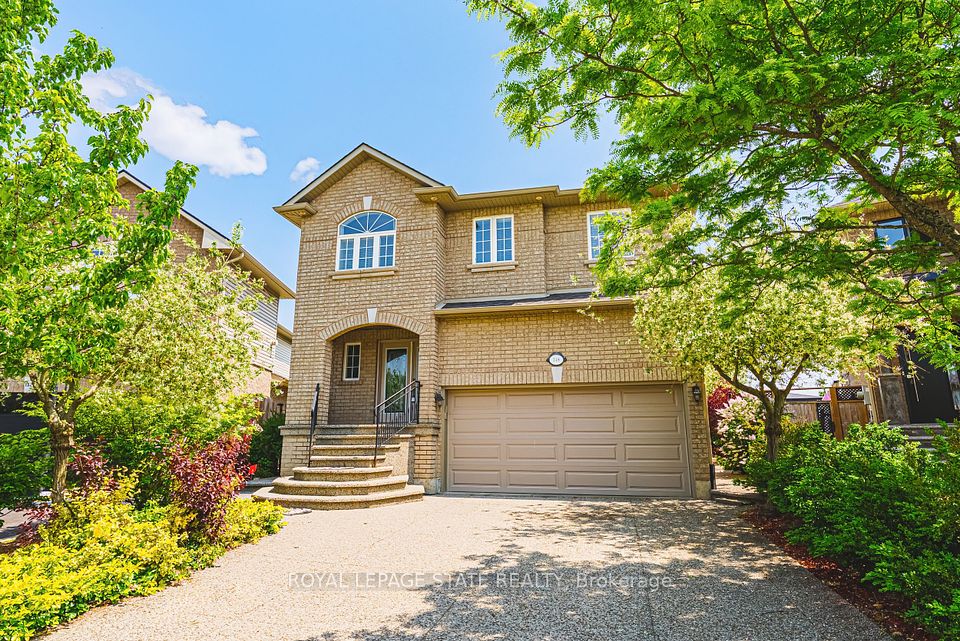 148 Meadow Wood Crescent
