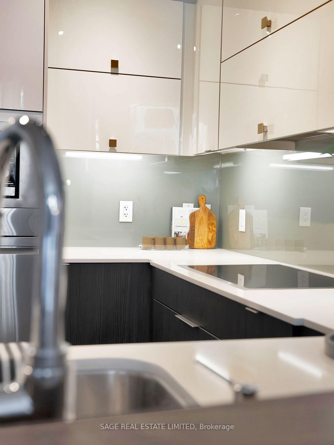 3 Bedrooms Condo at 955 Queen, Toronto For sale