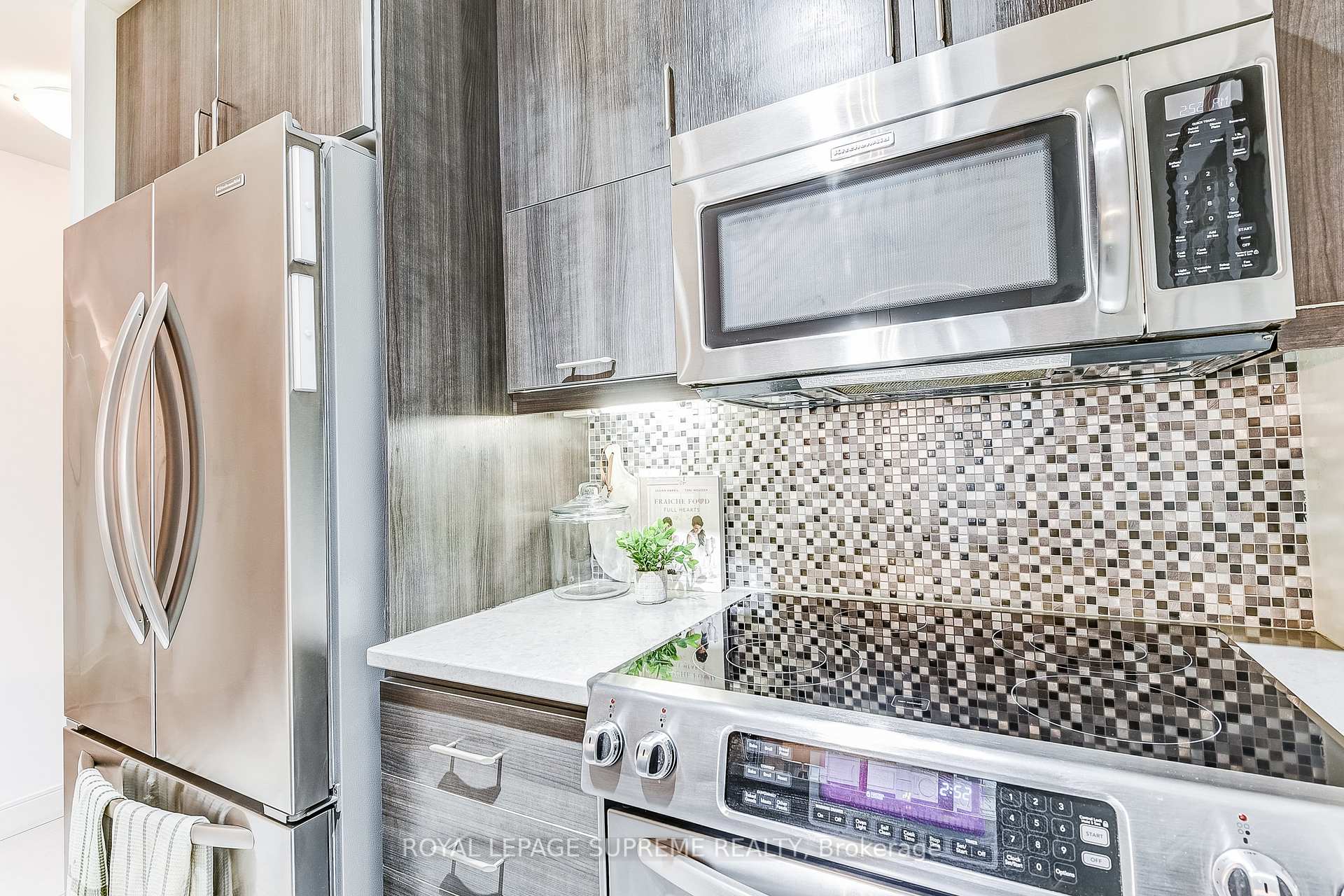 2 Bedrooms Condo at 825 Church, Toronto For sale