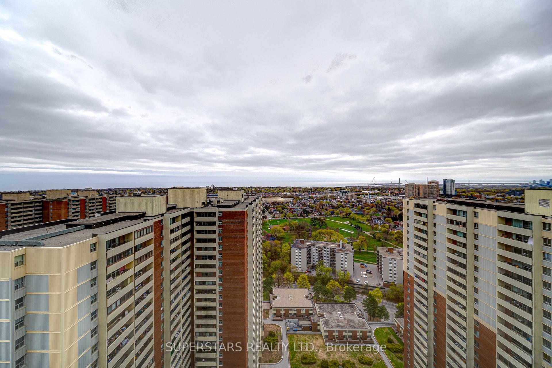 2 Bedrooms Condo at 3 Massey, Toronto For sale