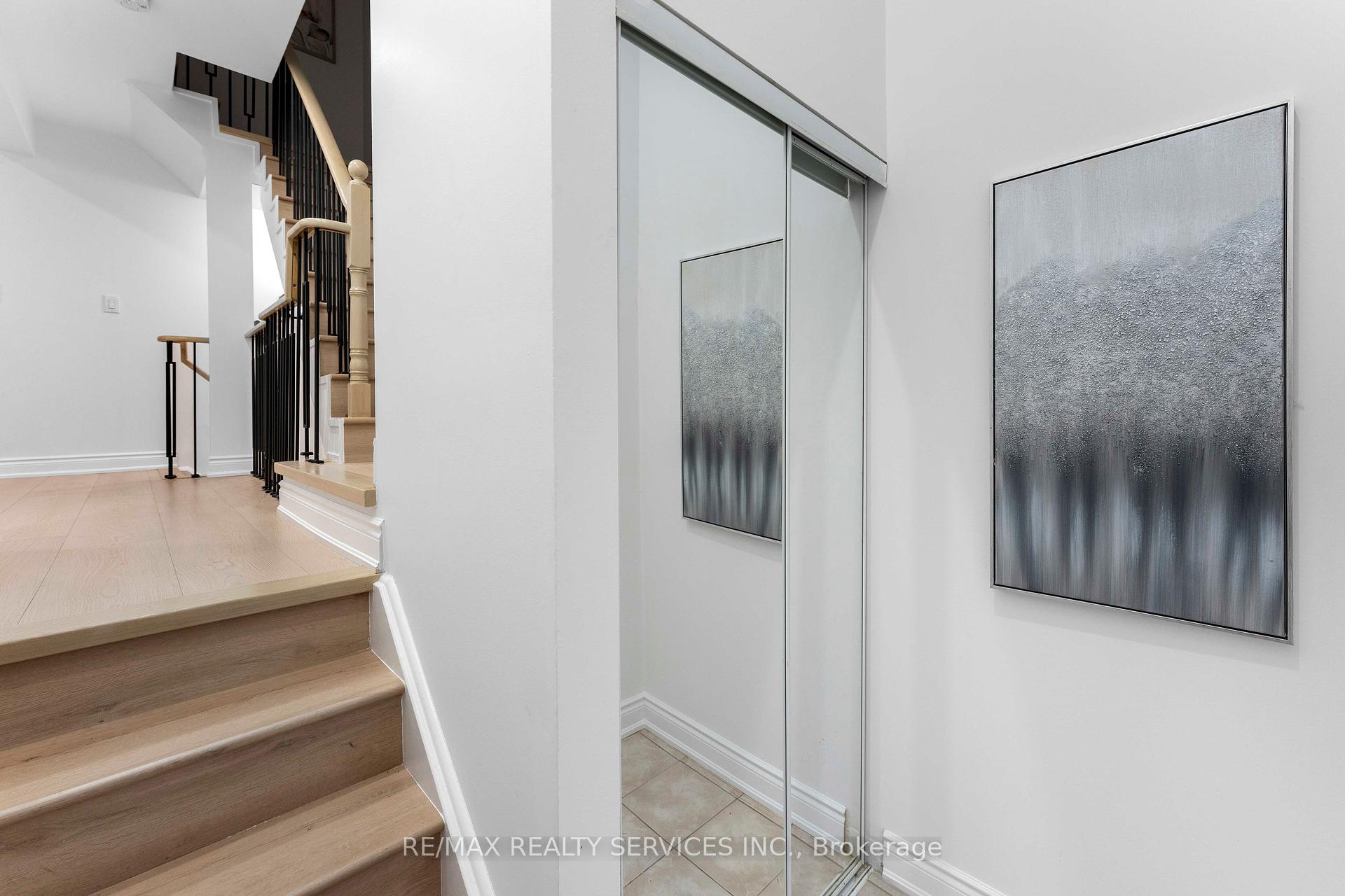 4 Bedrooms Condo at 80 Acorn, Mississauga For sale