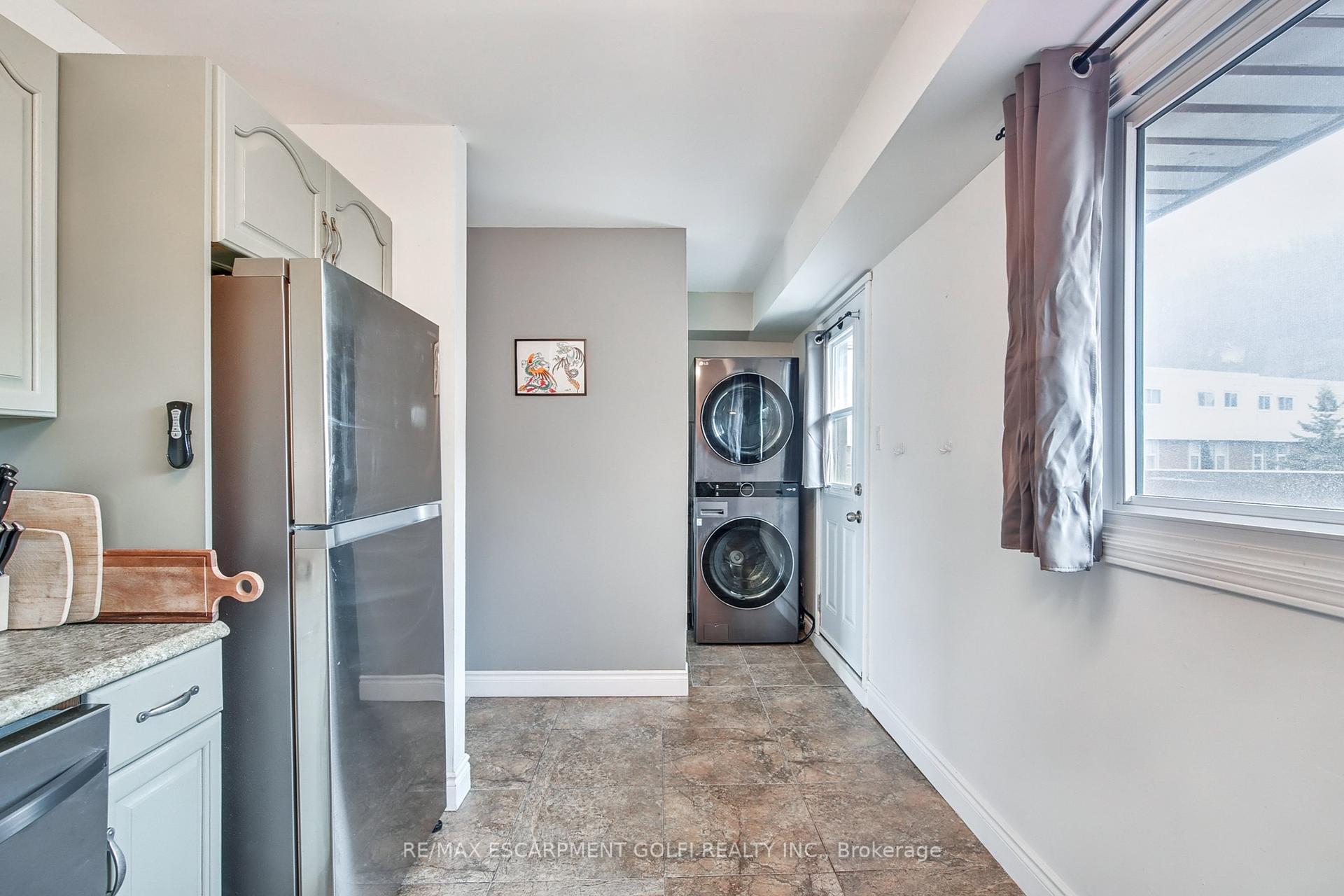 4 Bedrooms Condo at 23 WATSONS, Hamilton For sale