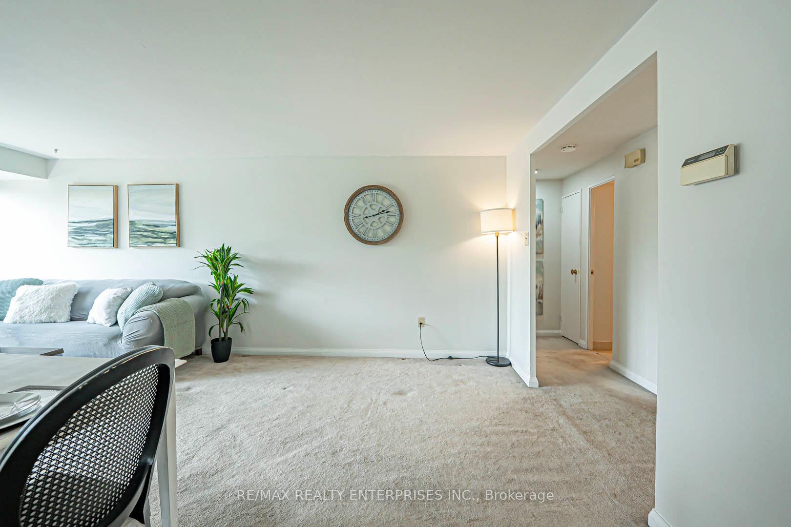 2 Bedrooms Condo at 1400 Dixie, Mississauga For sale