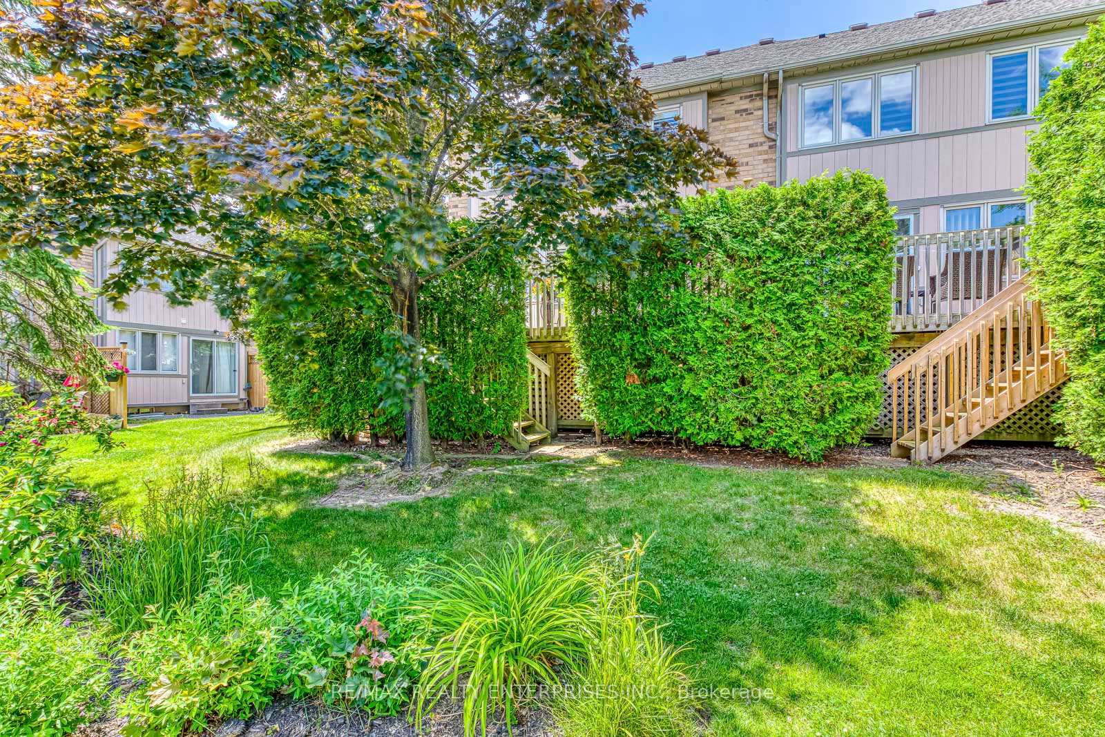 3 Bedrooms Condo at 5658 Glen Erin, Mississauga For sale