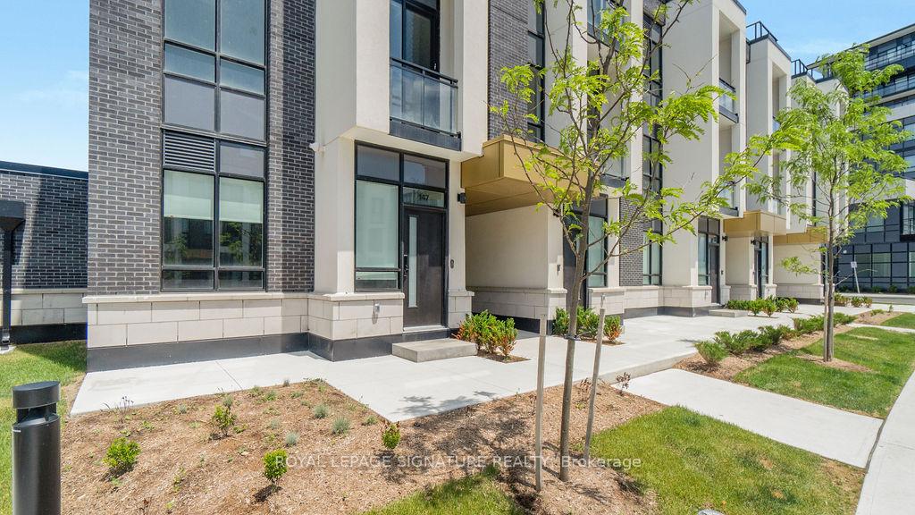 2 Bedrooms Condo at 3025 Trailside, Oakville For sale