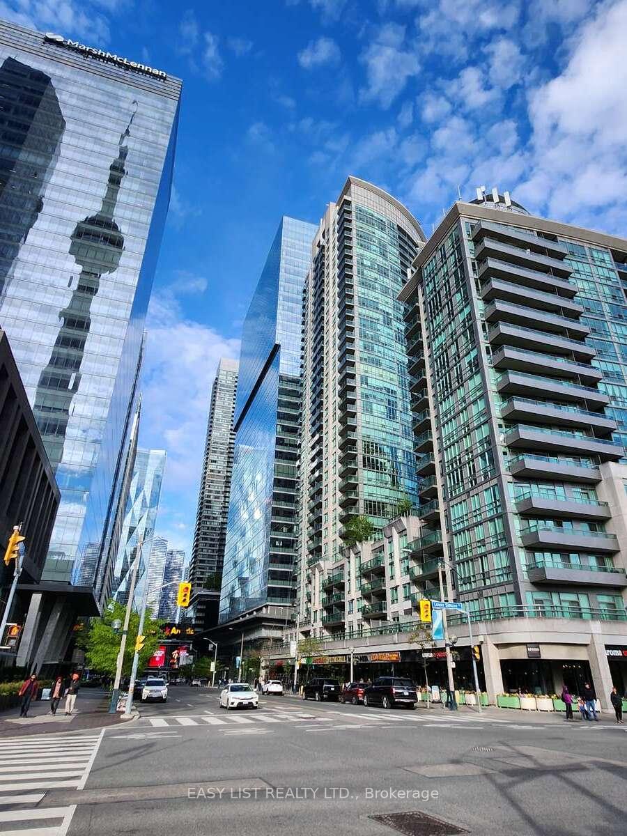 2 Bedrooms Condo at 51 Lower Simcoe, Toronto For sale