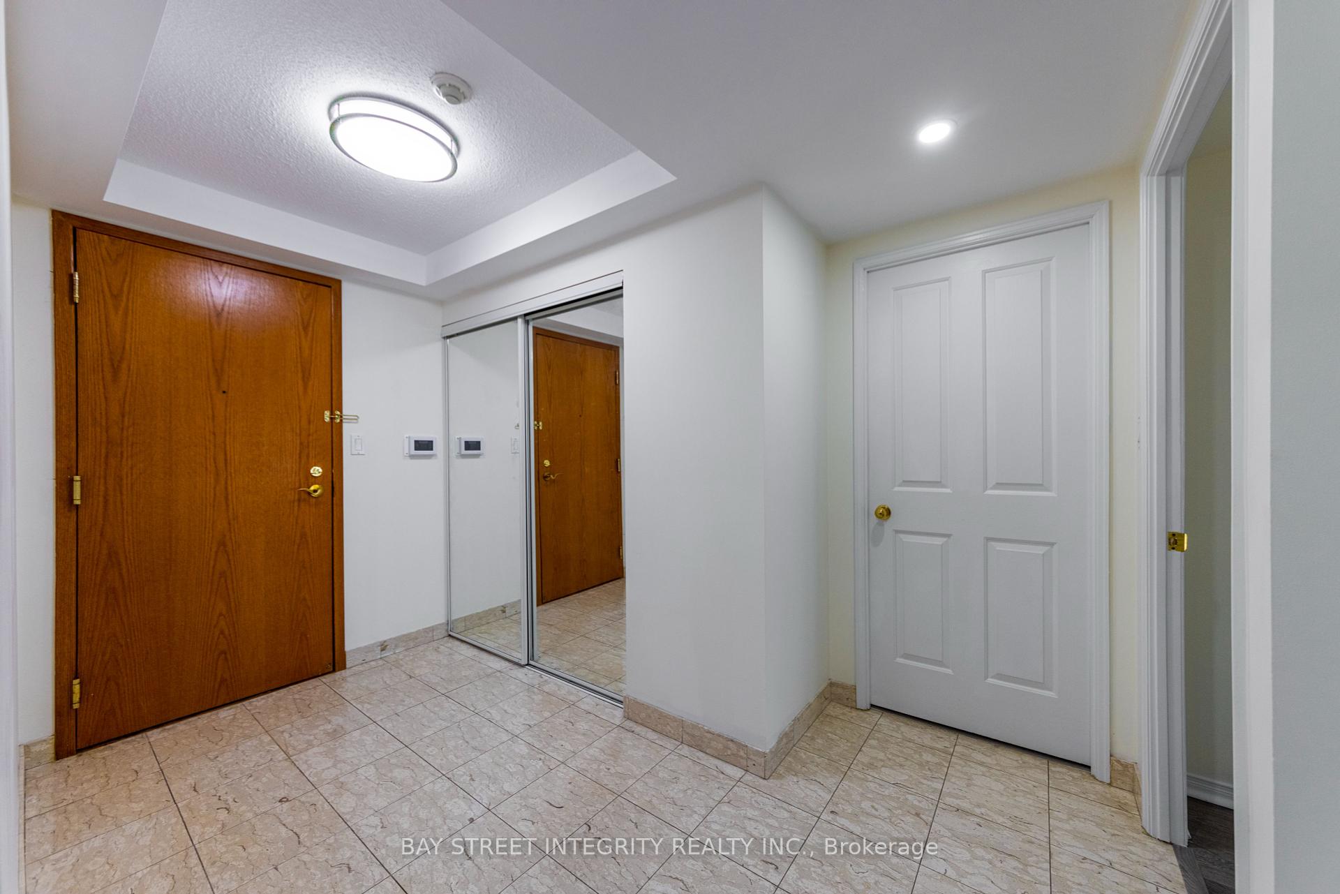 2 Bedrooms Condo at 28 Hollywood, Toronto For sale