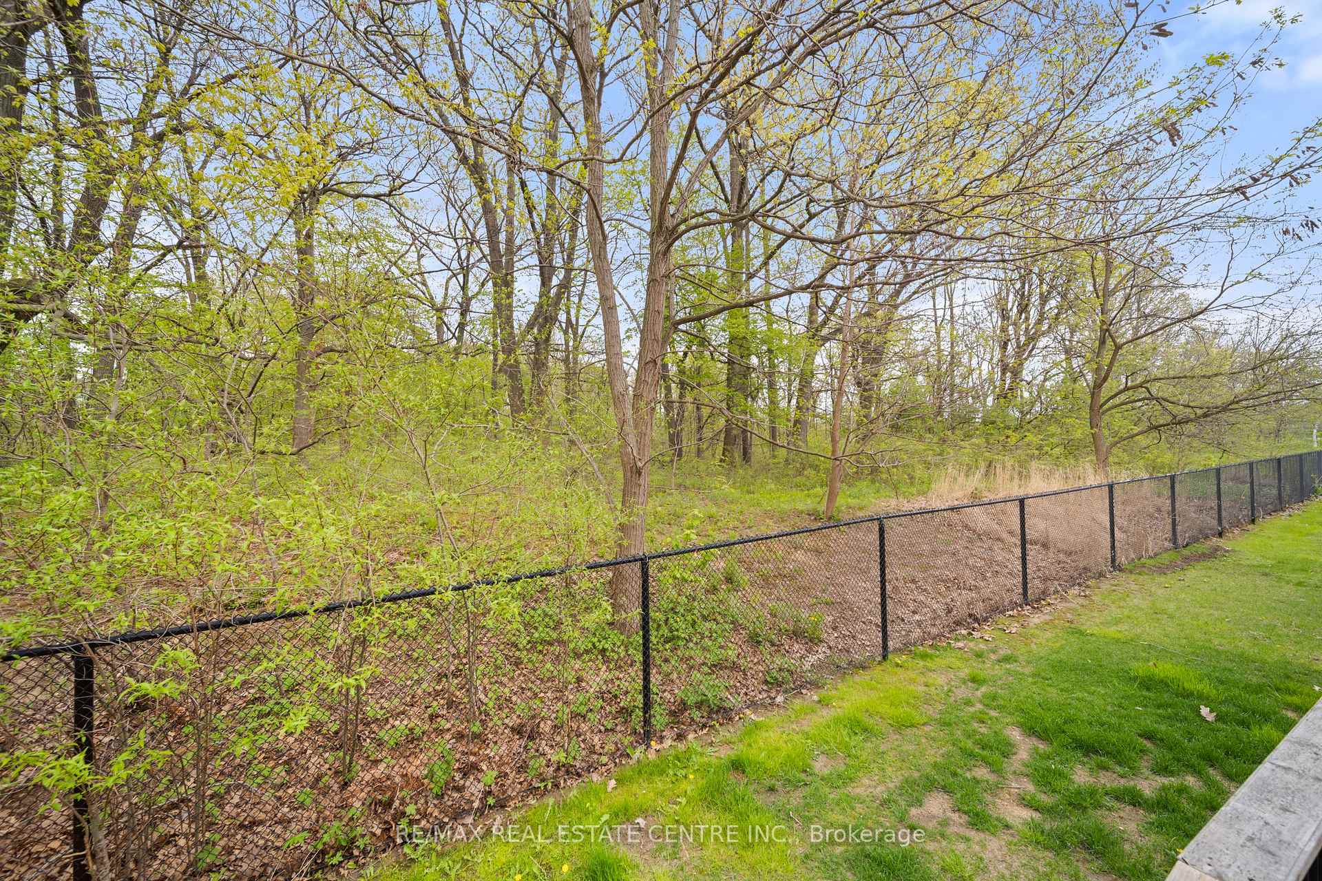 3 Bedrooms Condo at 441 Stonehenge, Hamilton For sale