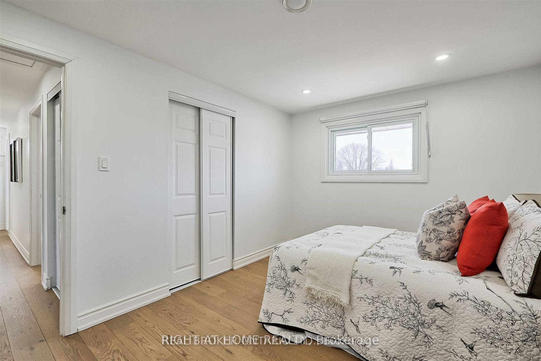 UPPER-778 Ashley Court