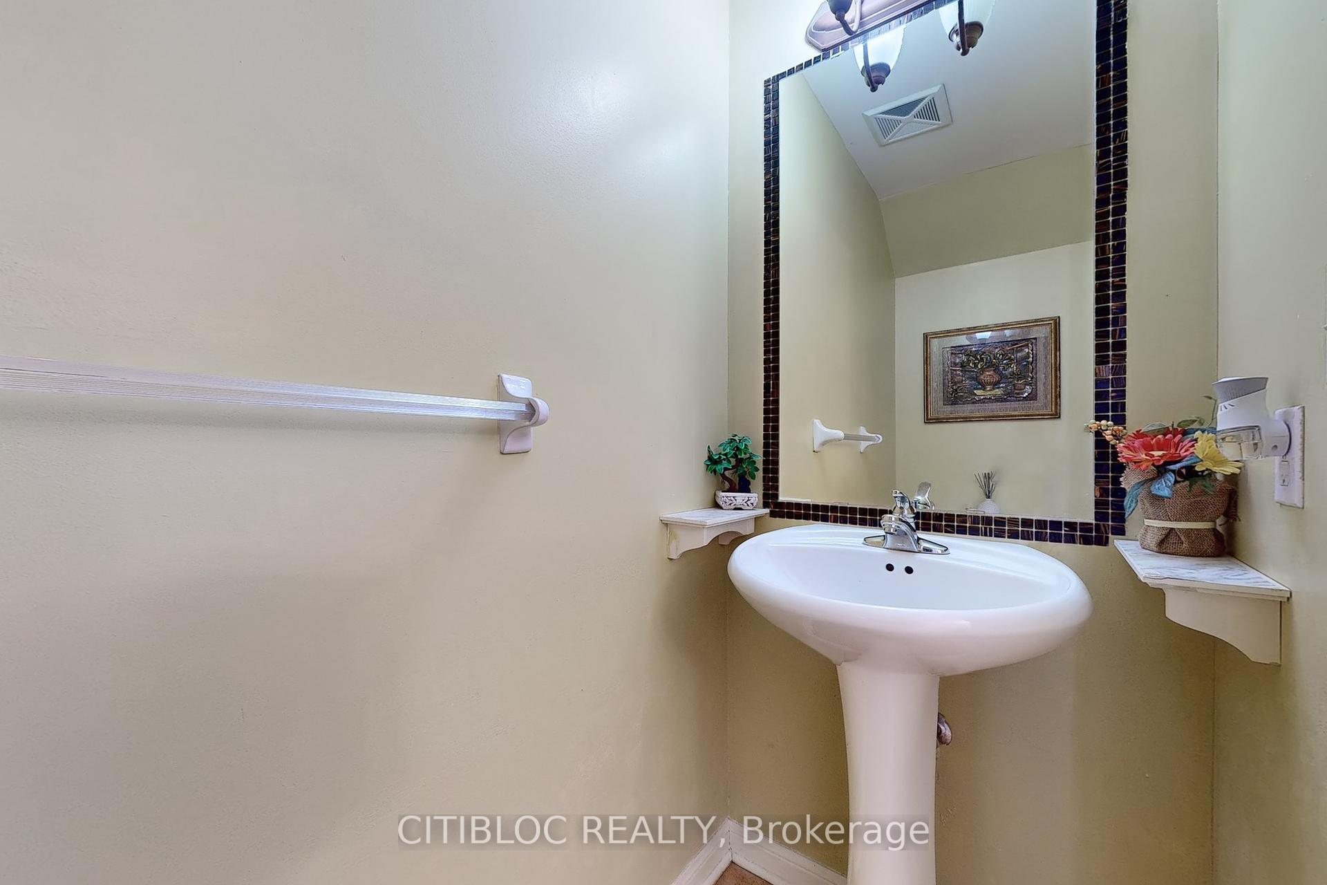 4 Bedrooms Condo at 3029 Finch, Toronto For sale