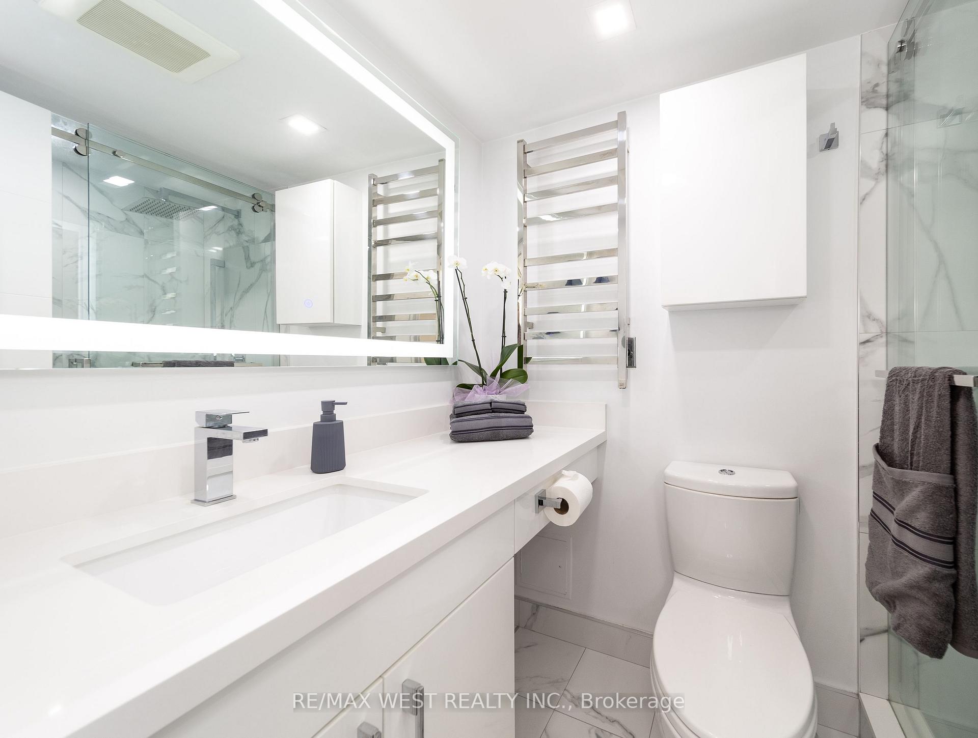 4 Bedrooms Condo at 61 Richview, Toronto For sale