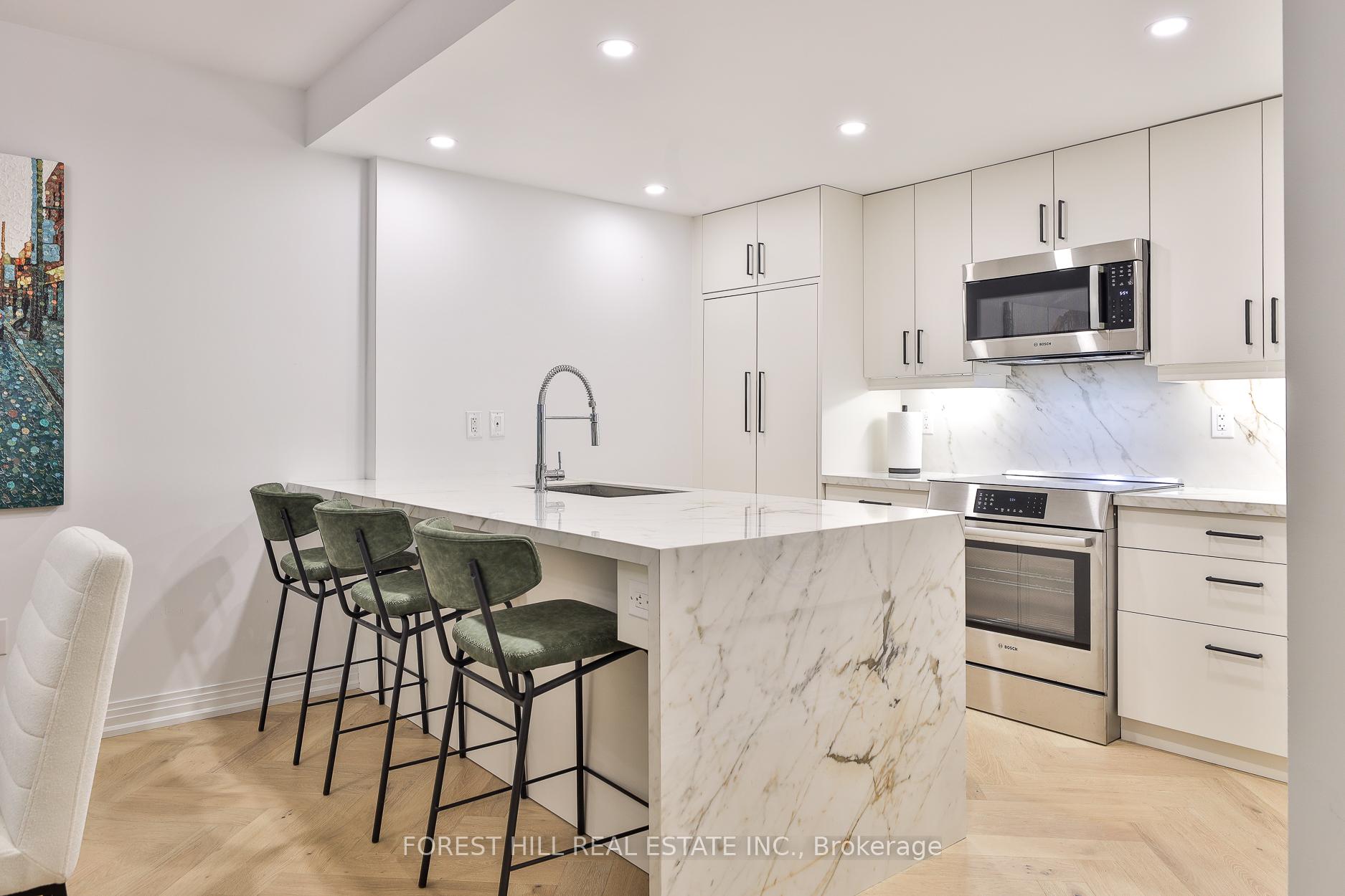 2 Bedrooms Condo at 1 Benvenuto, Toronto For sale