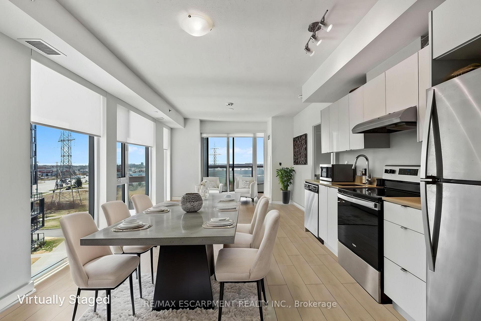 2 Bedrooms Condo at 3210 Dakota, Burlington For sale