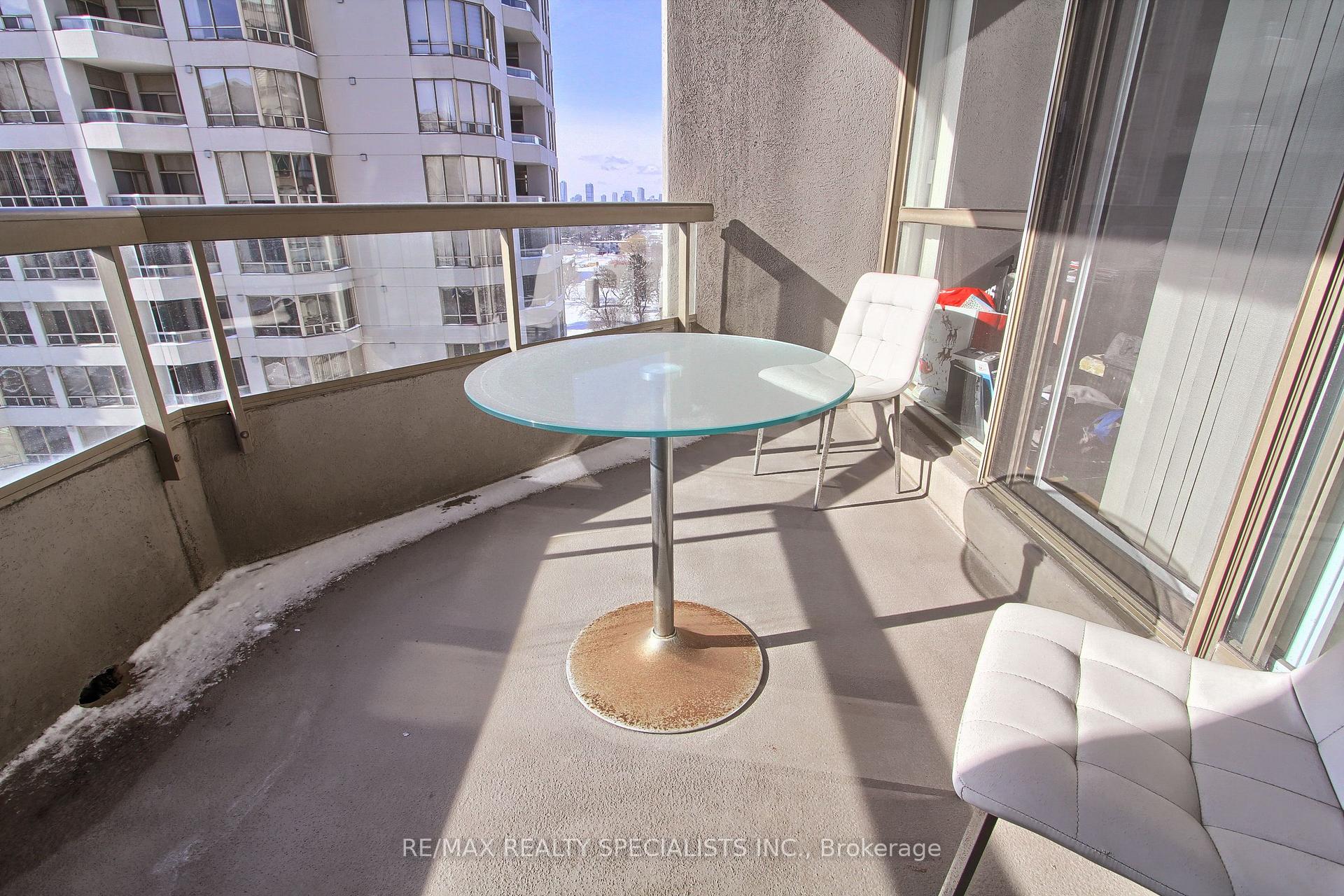 3 Bedrooms Condo at 168 Bonis, Toronto For sale