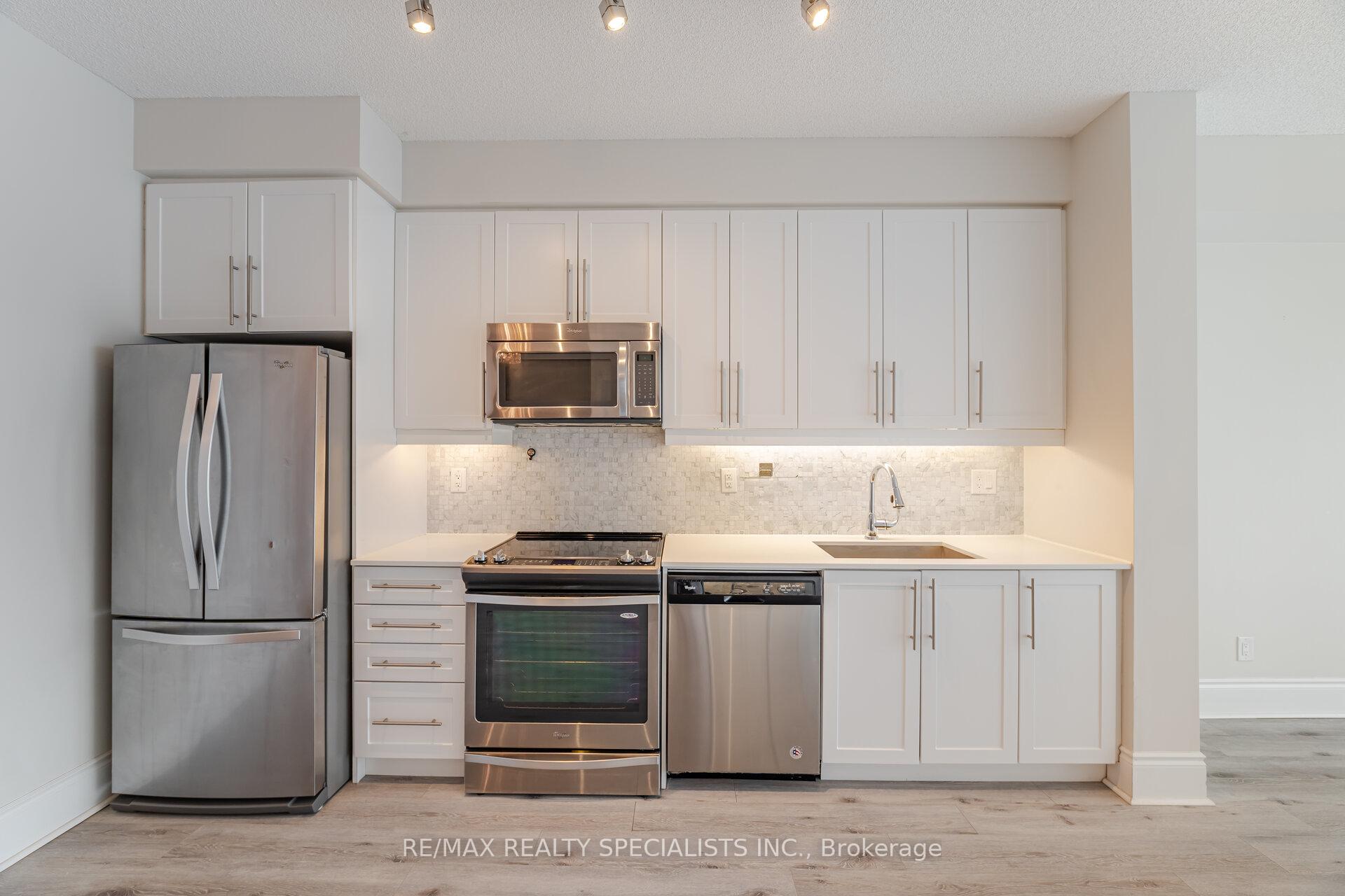 2 Bedrooms Condo at 510 Curran,  Mississauga For sale