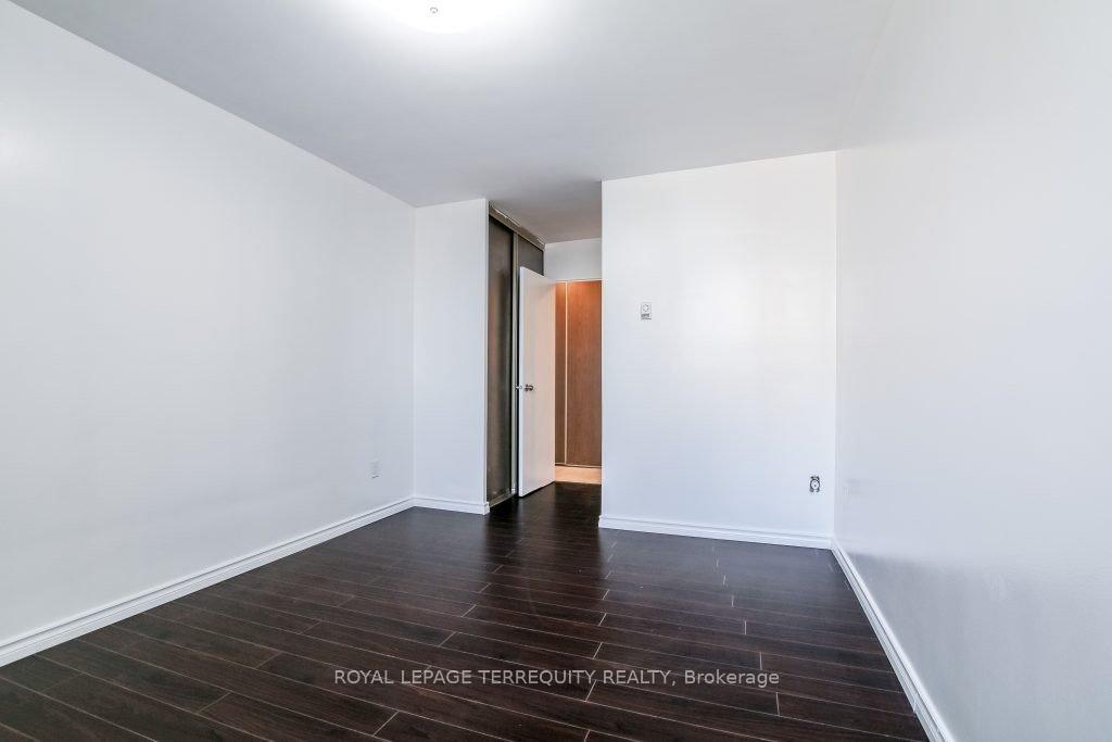 2 Bedrooms Condo at 5 Massey, Toronto For sale