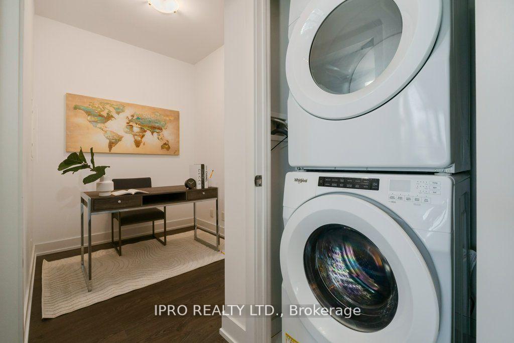 2 Bedrooms Condo at 11 Lillian, Toronto For sale