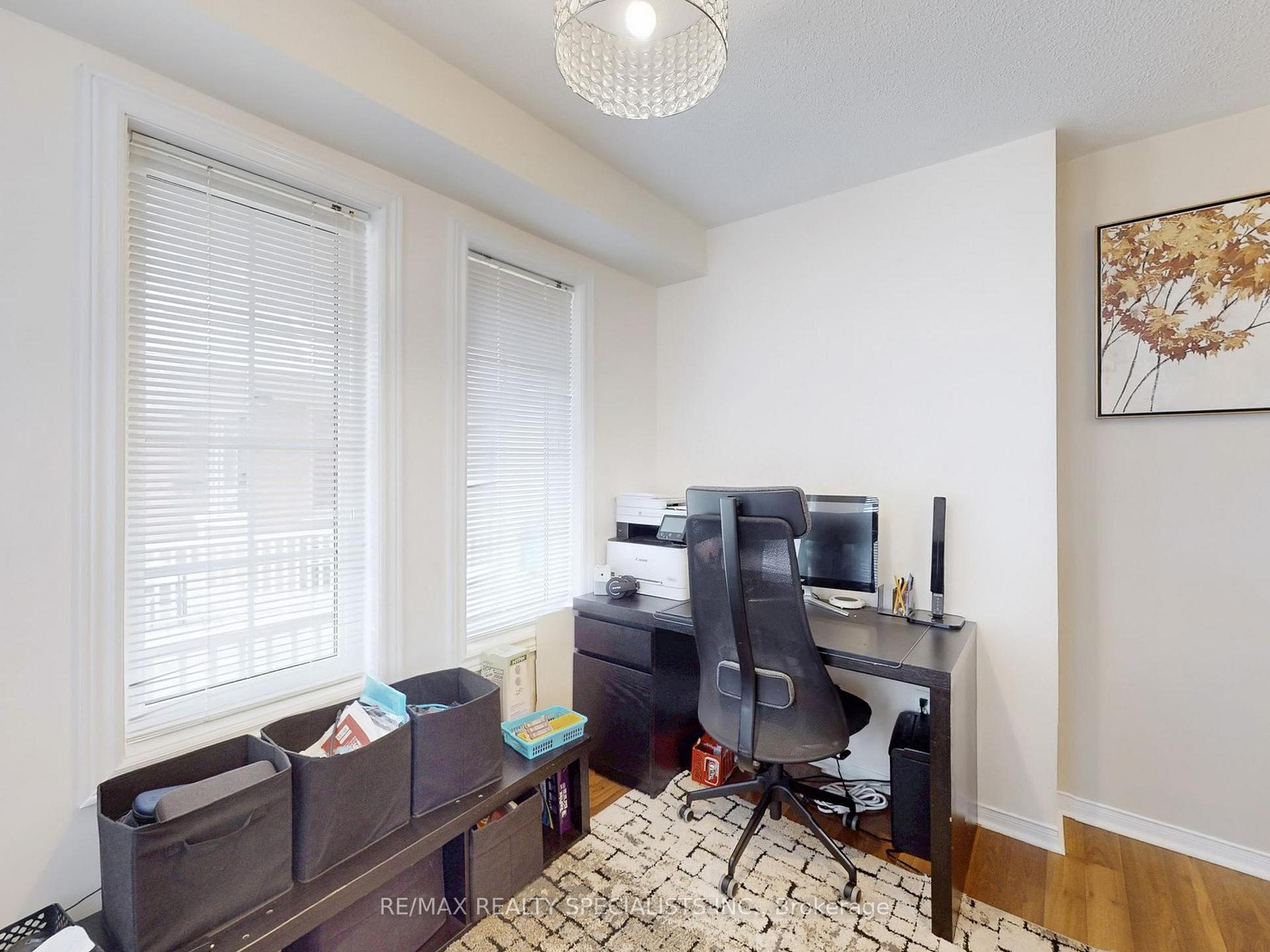 3 Bedrooms Condo at 5223 Fairford,  Mississauga For sale