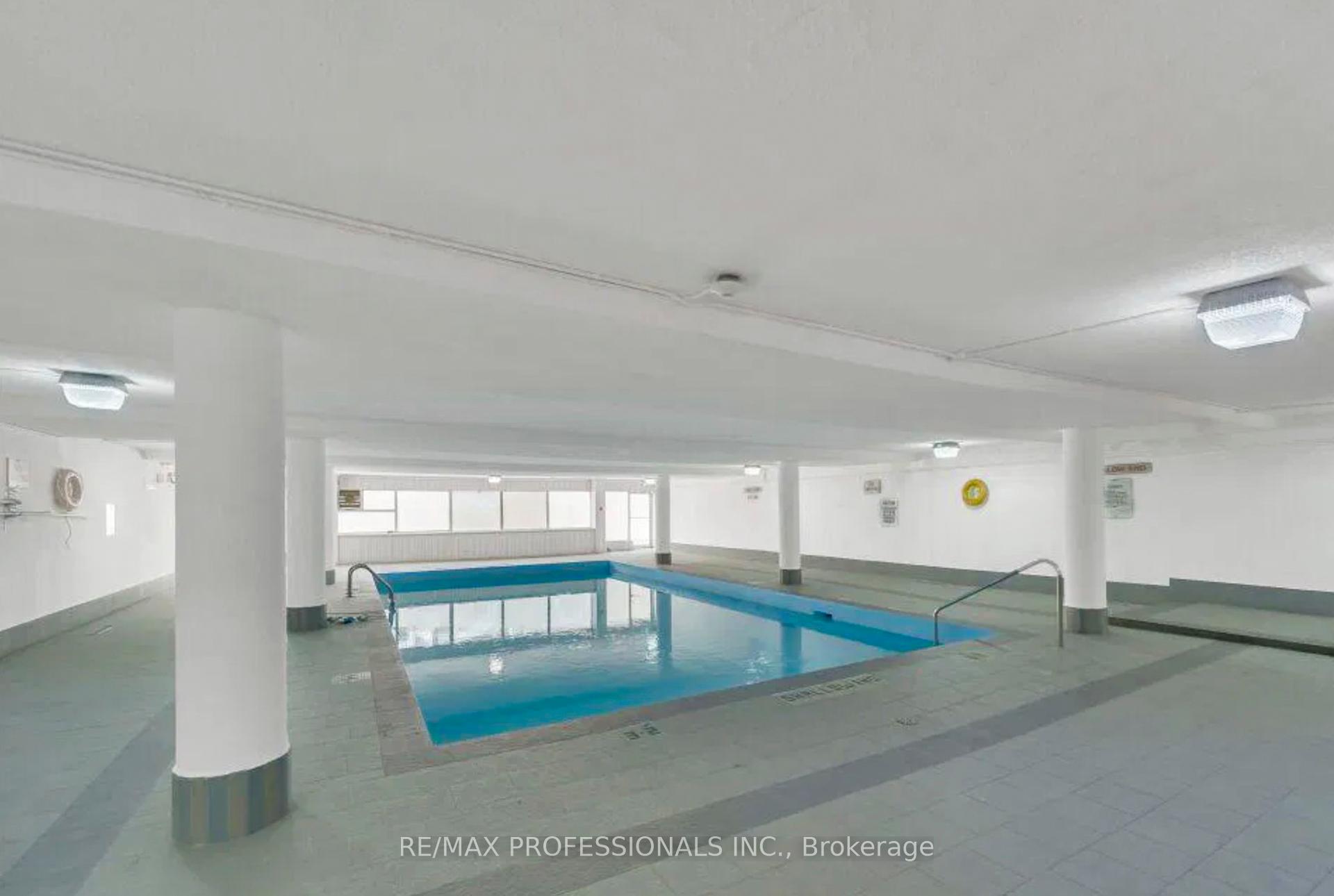 3 Bedrooms Condo at 2095 Roche, Mississauga For sale