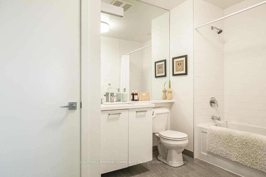 2 Bedrooms Condo at 467 Charlton, Hamilton For sale