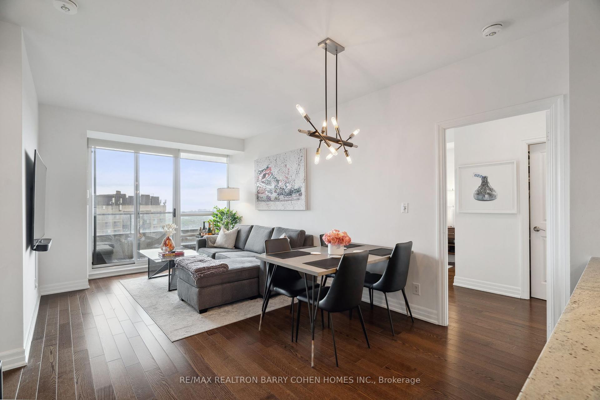 2 Bedrooms Condo at 500 St Clair, Toronto For sale