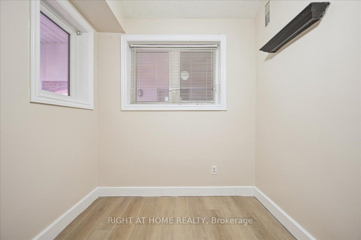3 Bedrooms Condo at 65 Bristol, Mississauga For sale