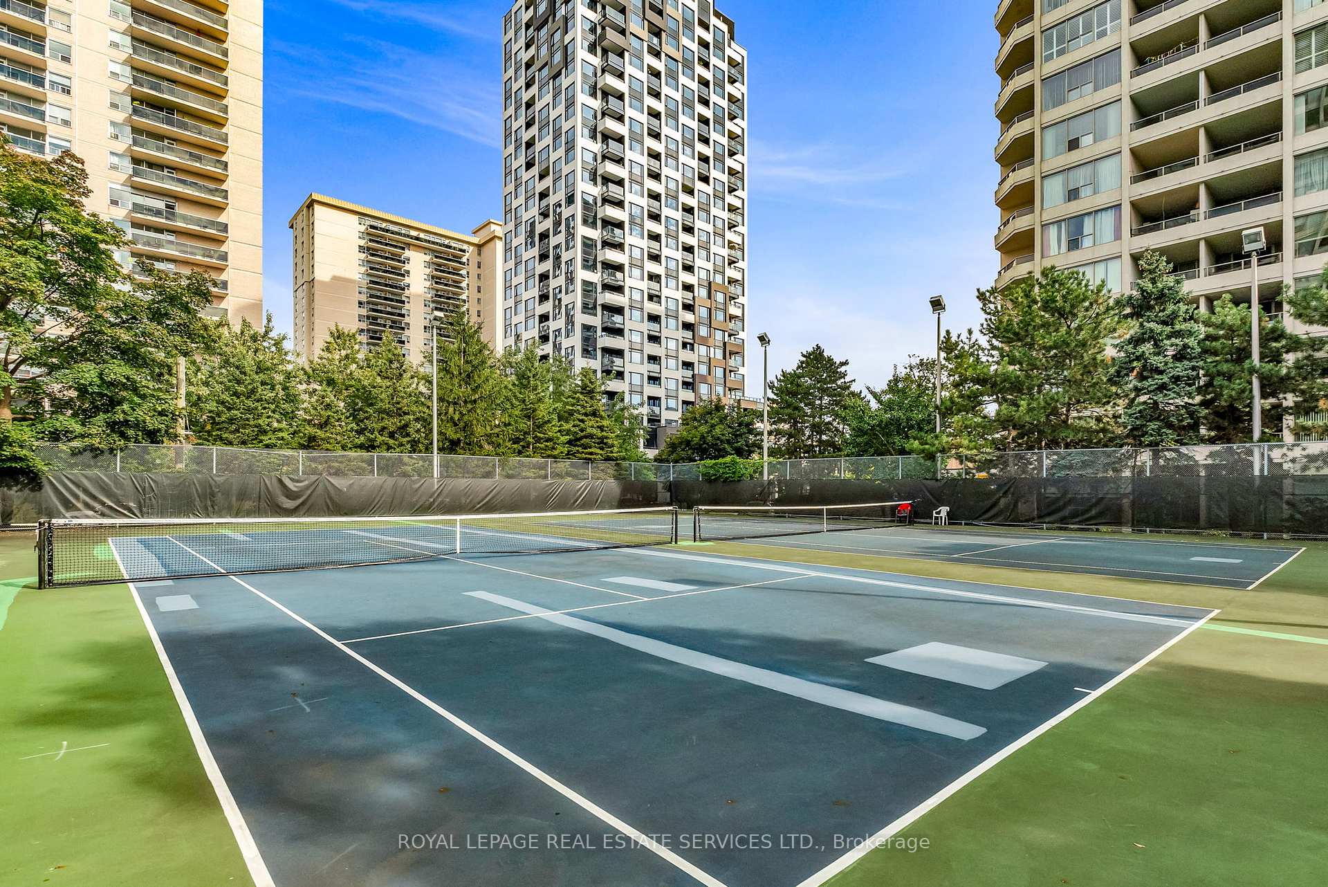 2 Bedrooms Condo at 50 Quebec, Toronto For sale