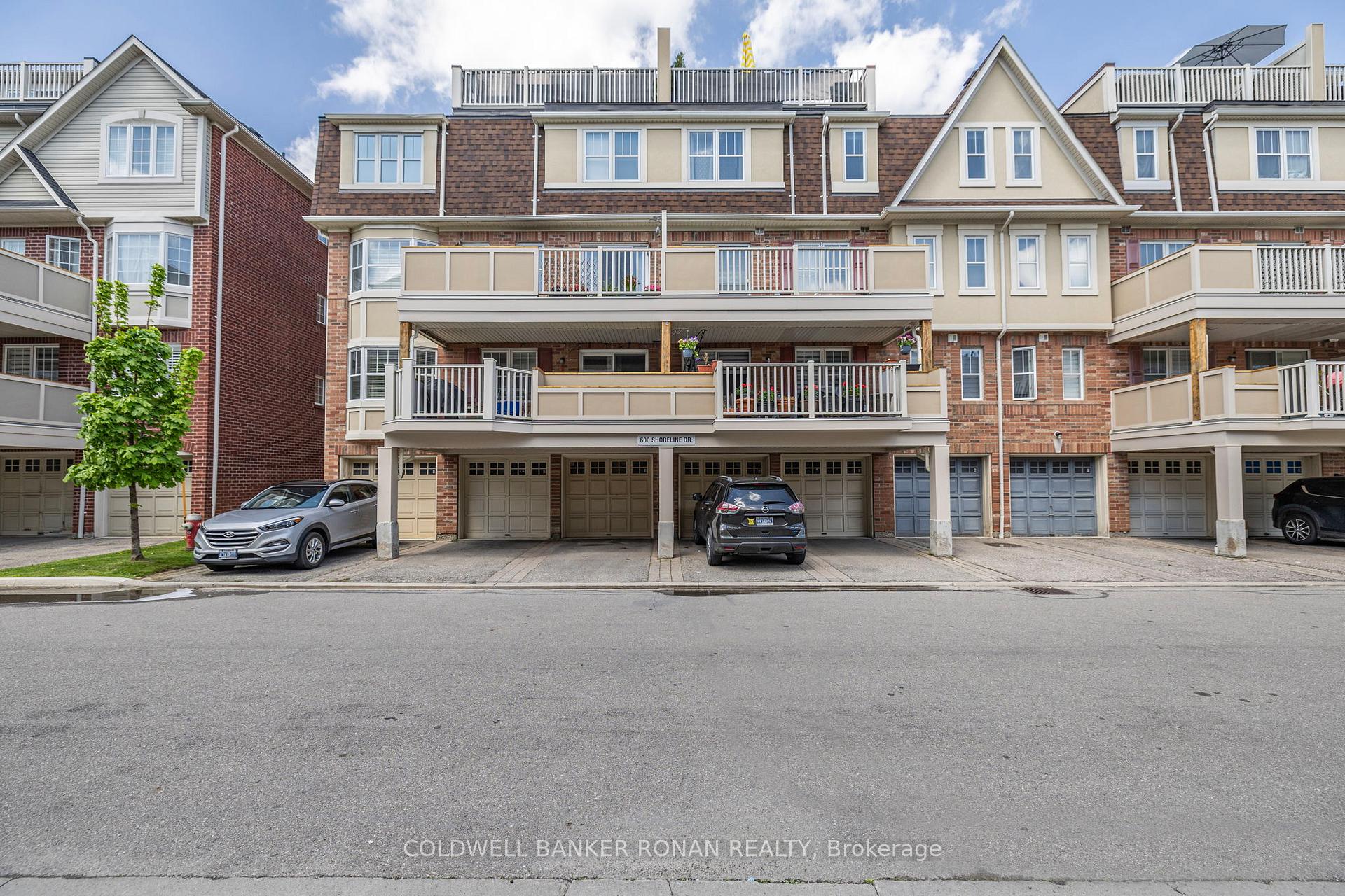 3 Bedrooms Condo at 600 Shoreline, Mississauga For sale