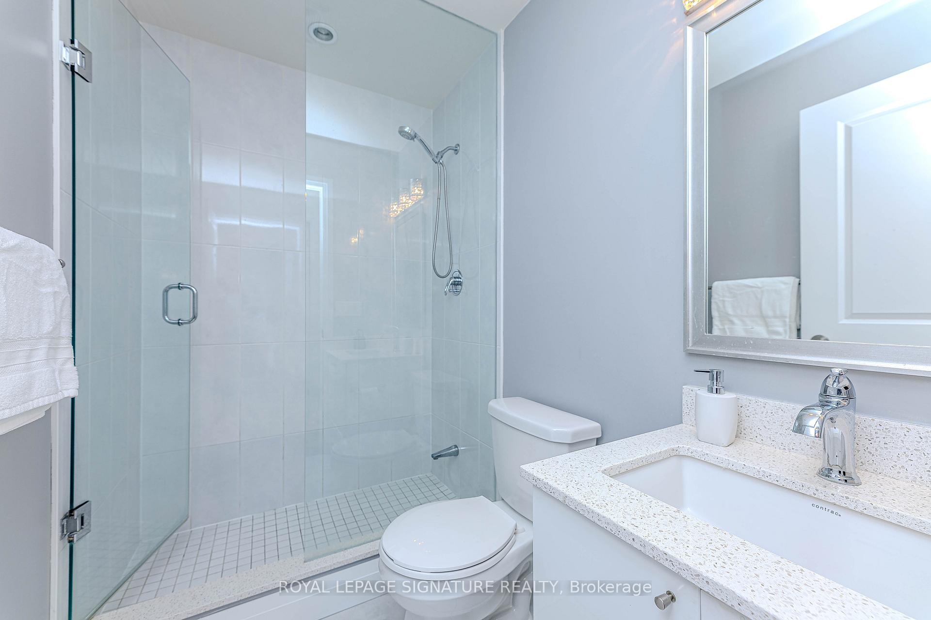 2 Bedrooms Condo at 55 Eglinton, Mississauga For sale