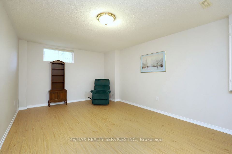 https://trreb-image.ampre.ca/XV0EIUIoZpmbcd4QKisXdMZyQMyU1IC3io-3Zlt8Zxs/rs:fit:960:960/wm:.5:so:0:50:.4/wmsh:10/wmt:PHNwYW4gZm9yZWdyb3VuZD0nd2hpdGUnIGZvbnQ9JzY4Jz5SRS9NQVggUkVBTFRZIFNFUlZJQ0VTIElOQy4sIEJyb2tlcmFnZTwvc3Bhbj4/L3RycmViL2xpc3RpbmdzLzQwLzk4Lzg1Lzc1L3AvNGNhNzY3MzktNWQ3OS00YmIzLThiNDUtMzY0YTRiZmUyM2M0LmpwZw.jpg