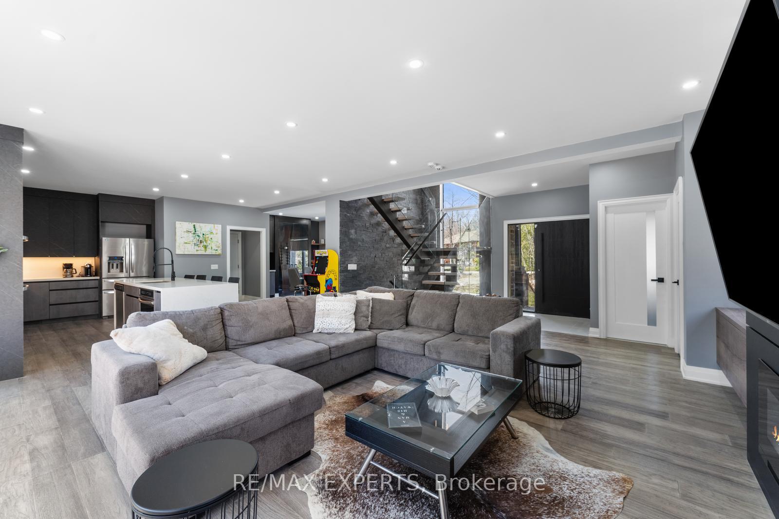 11 Joliet Crescent