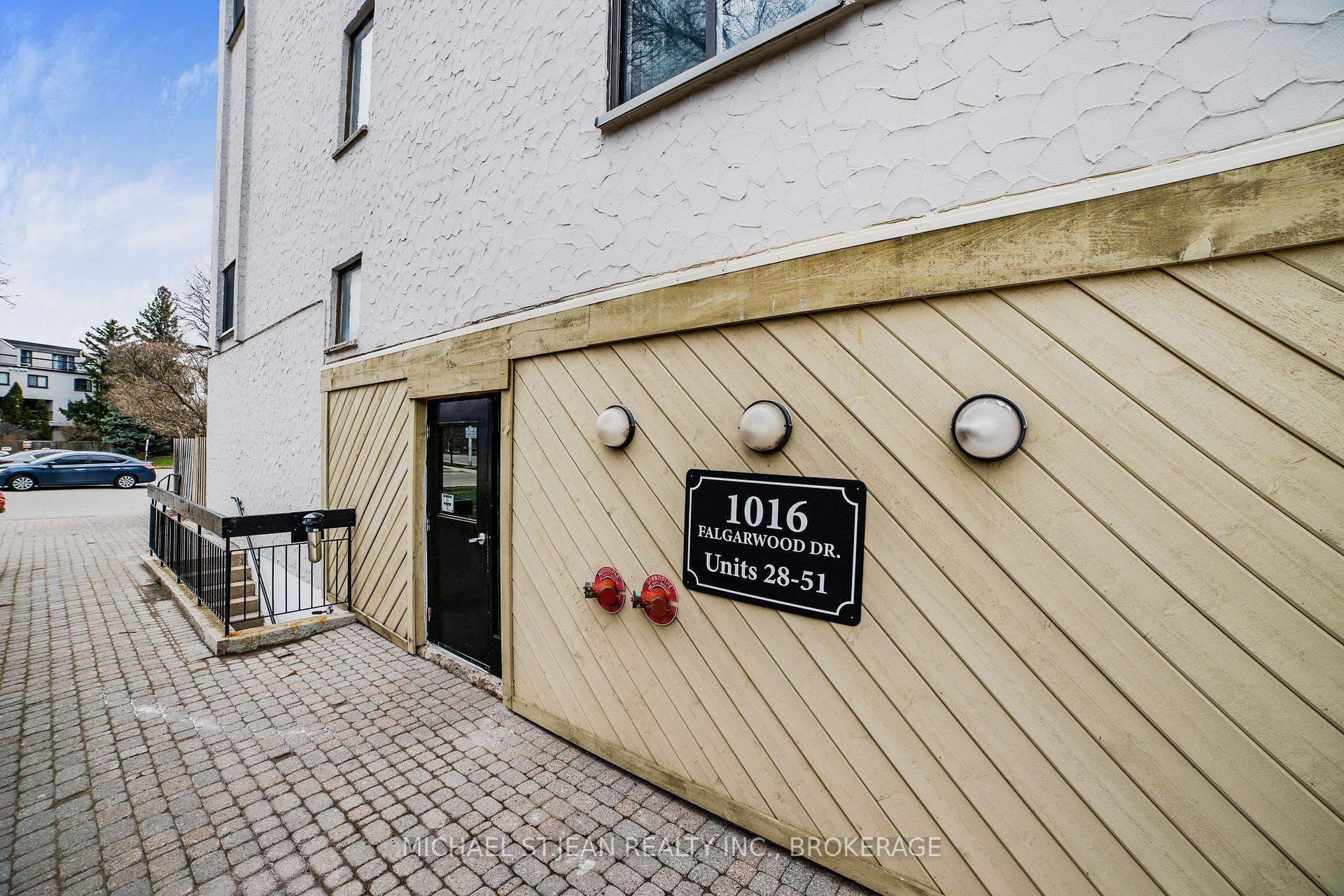 4 Bedrooms Condo at 1016 Falgarwood,  Oakville For sale