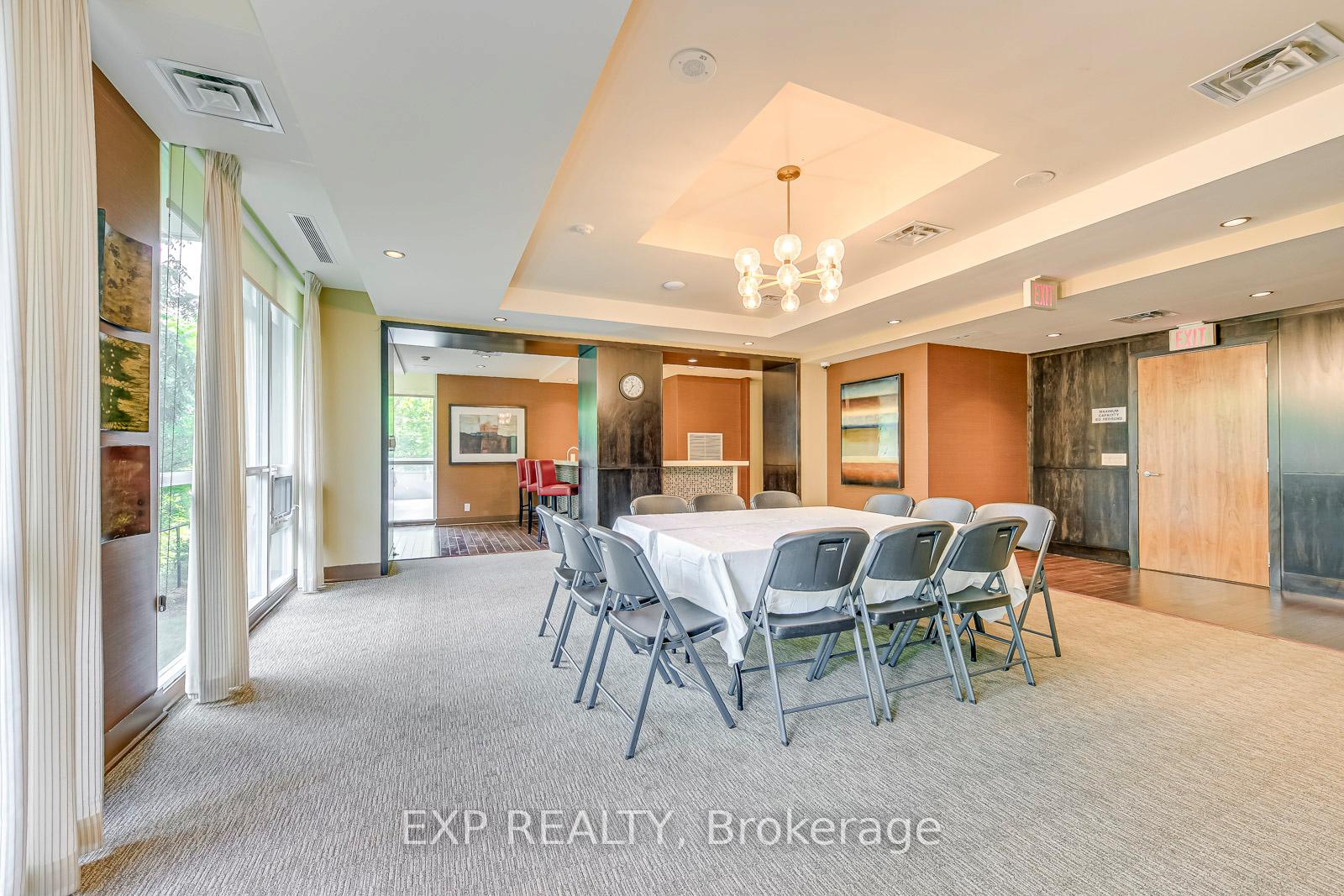 3 Bedrooms Condo at 1055 Southdown, Mississauga For sale