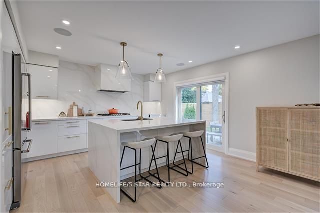 7 KINGSBOROUGH Crescent