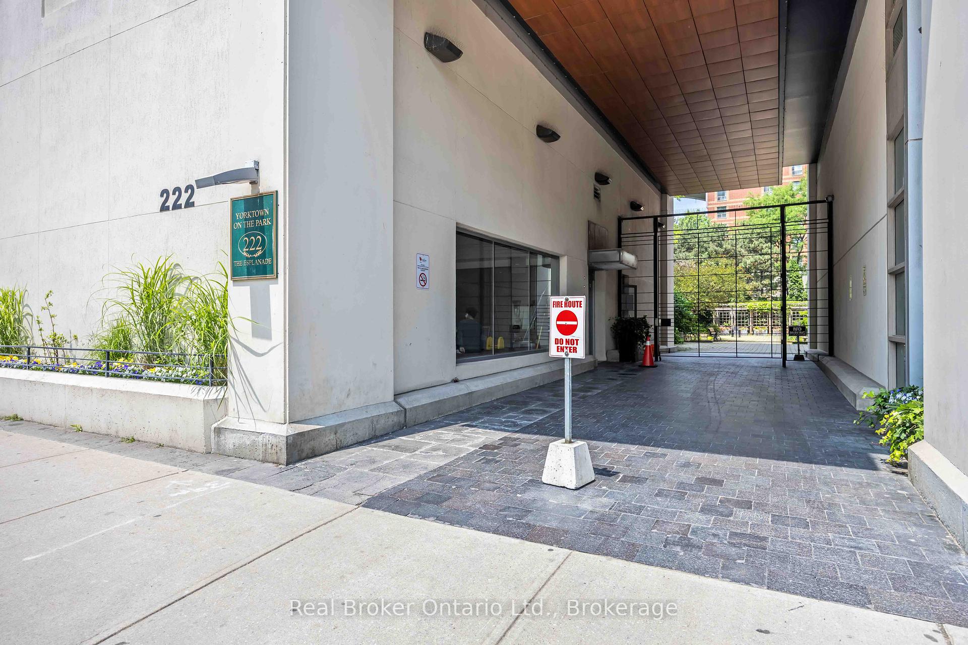 2 Bedrooms Condo at 222 The Esplanade, Toronto For sale