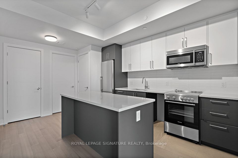 664 Spadina
