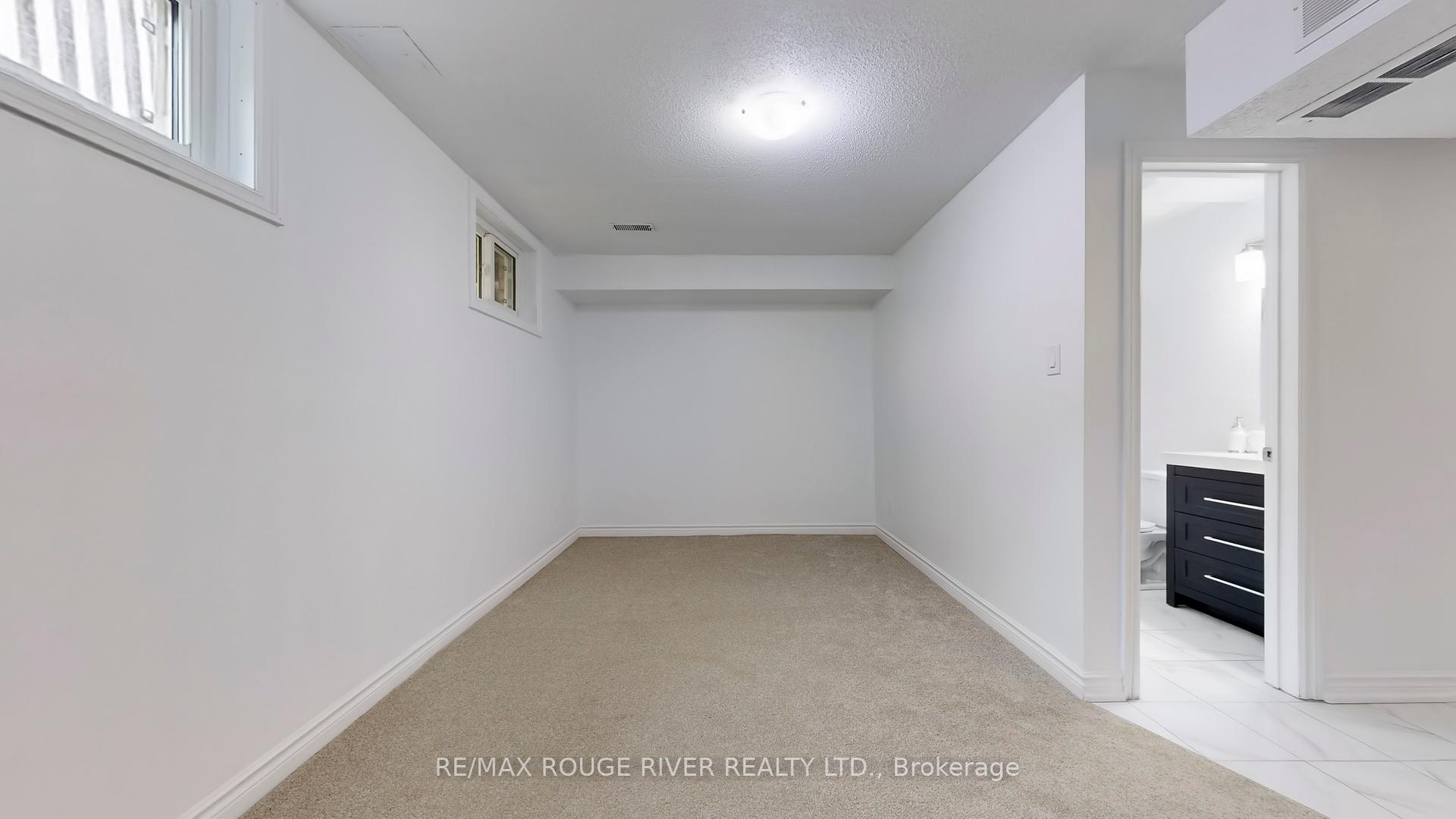 3 Bedrooms Condo at 2 Dowry, Toronto For sale
