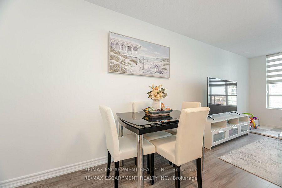 1 Bedroom Condo at 335 Rathburn, Mississauga For sale