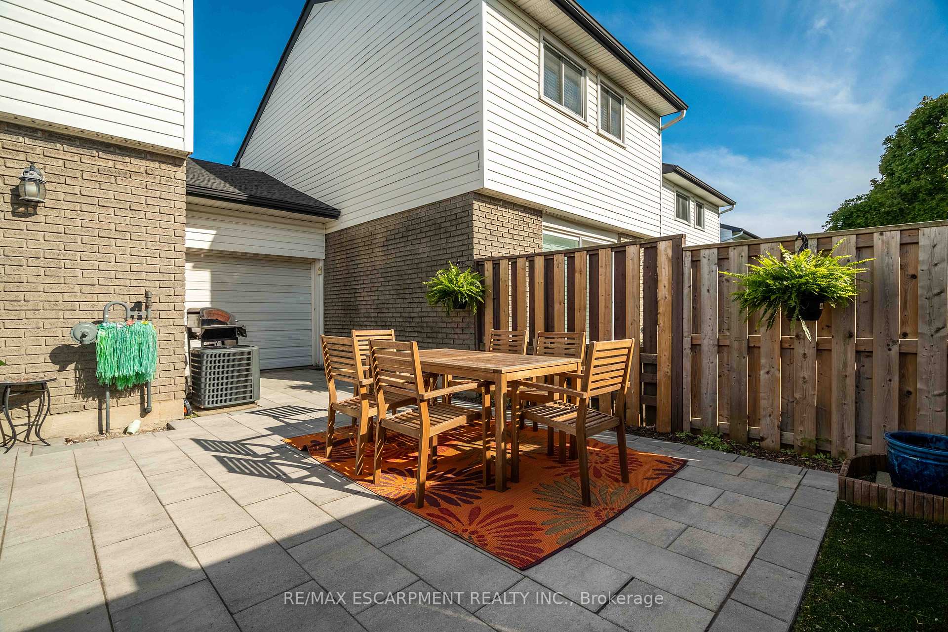 3 Bedrooms Condo at 1190 Upper Ottawa, Hamilton For sale