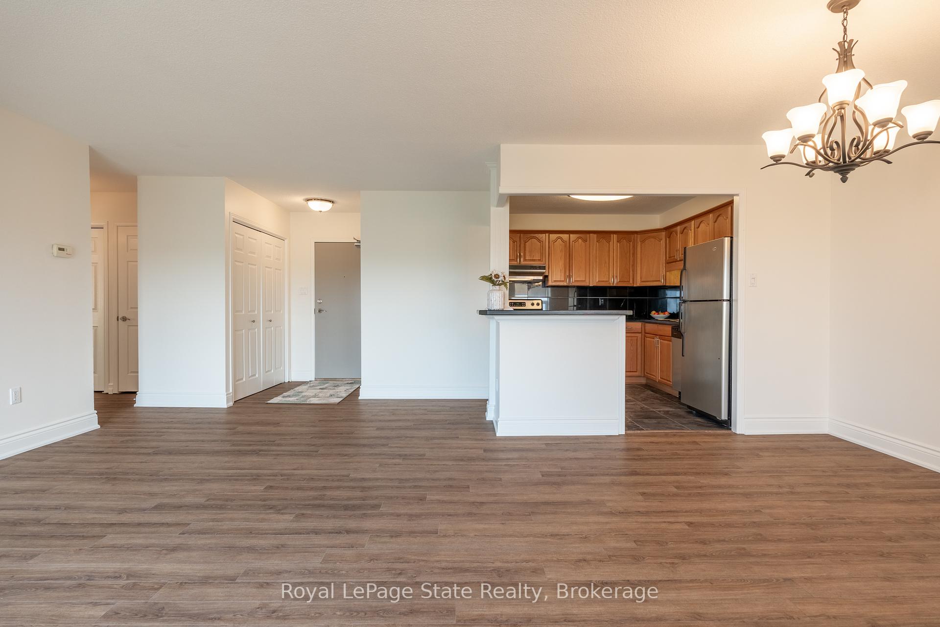 2 Bedrooms Condo at 500 Green,  Hamilton For sale