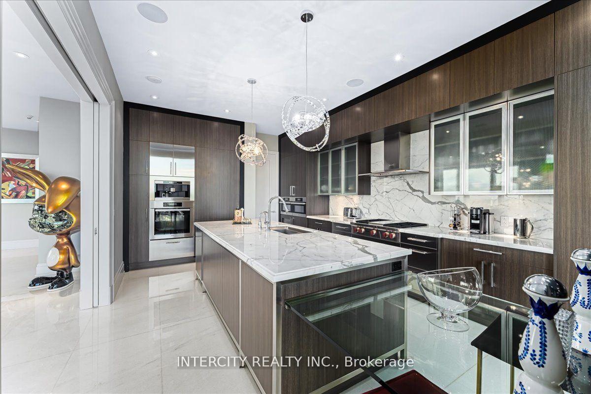 3 Bedrooms Condo at 50 Yorkville, Toronto For sale