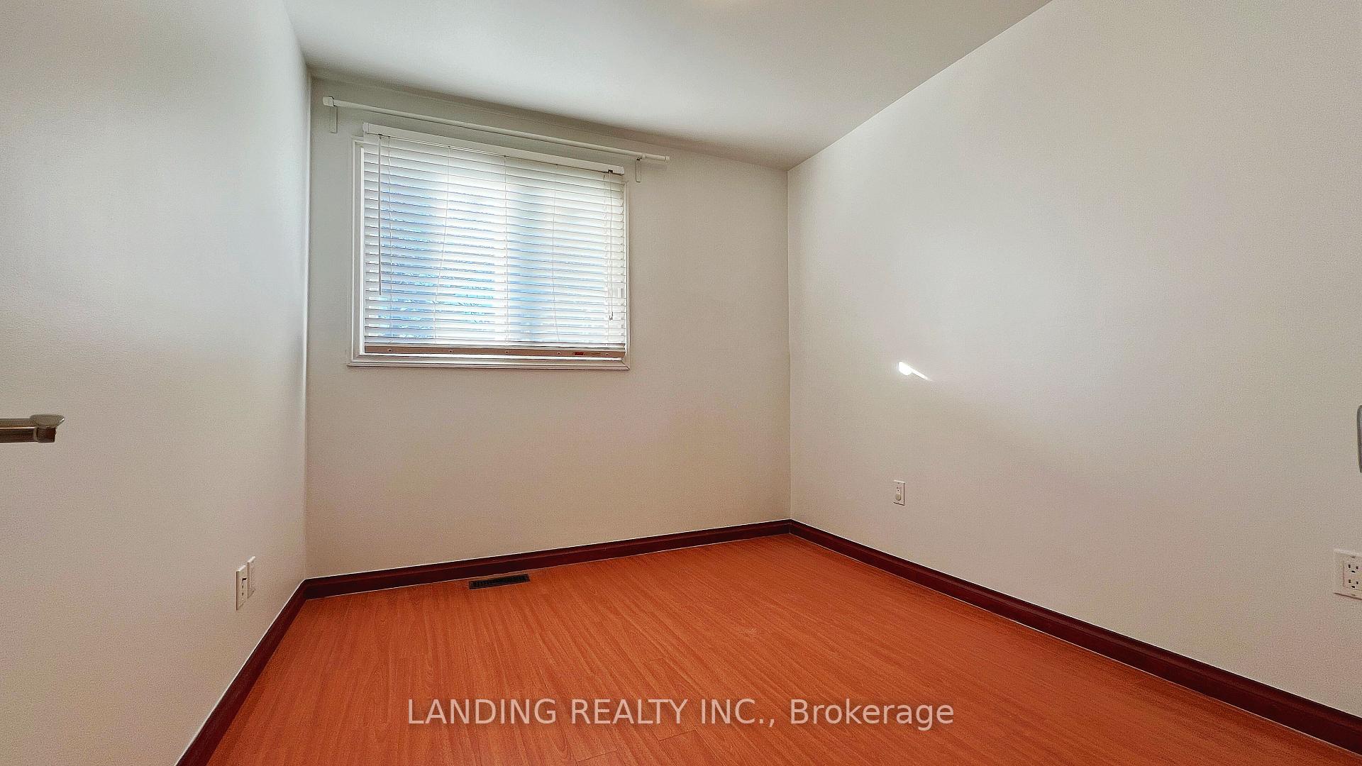 4 Bedrooms Condo at 22 KING HENRY’S, Toronto For sale