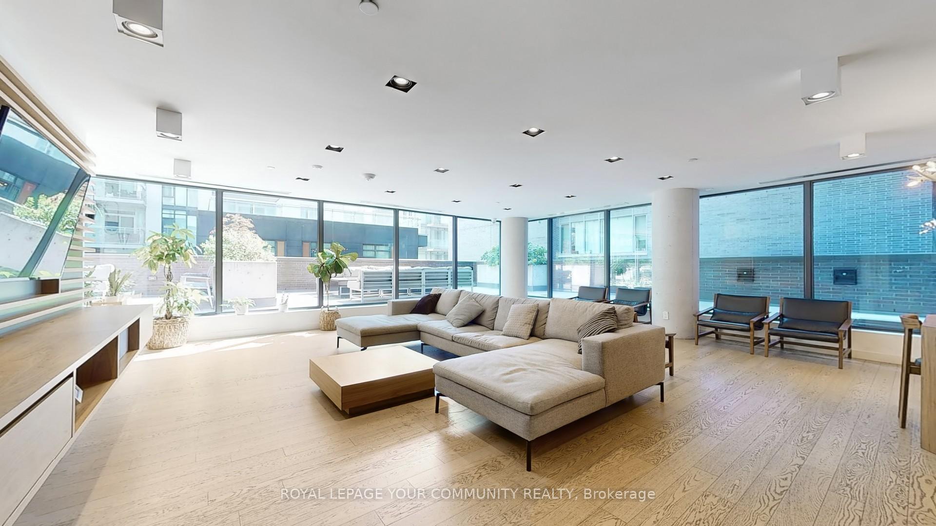 2 Bedrooms Condo at 111 Bathurst, Toronto For sale