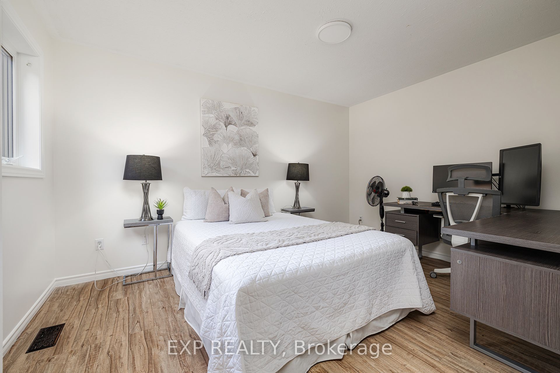 172 Queen Street W