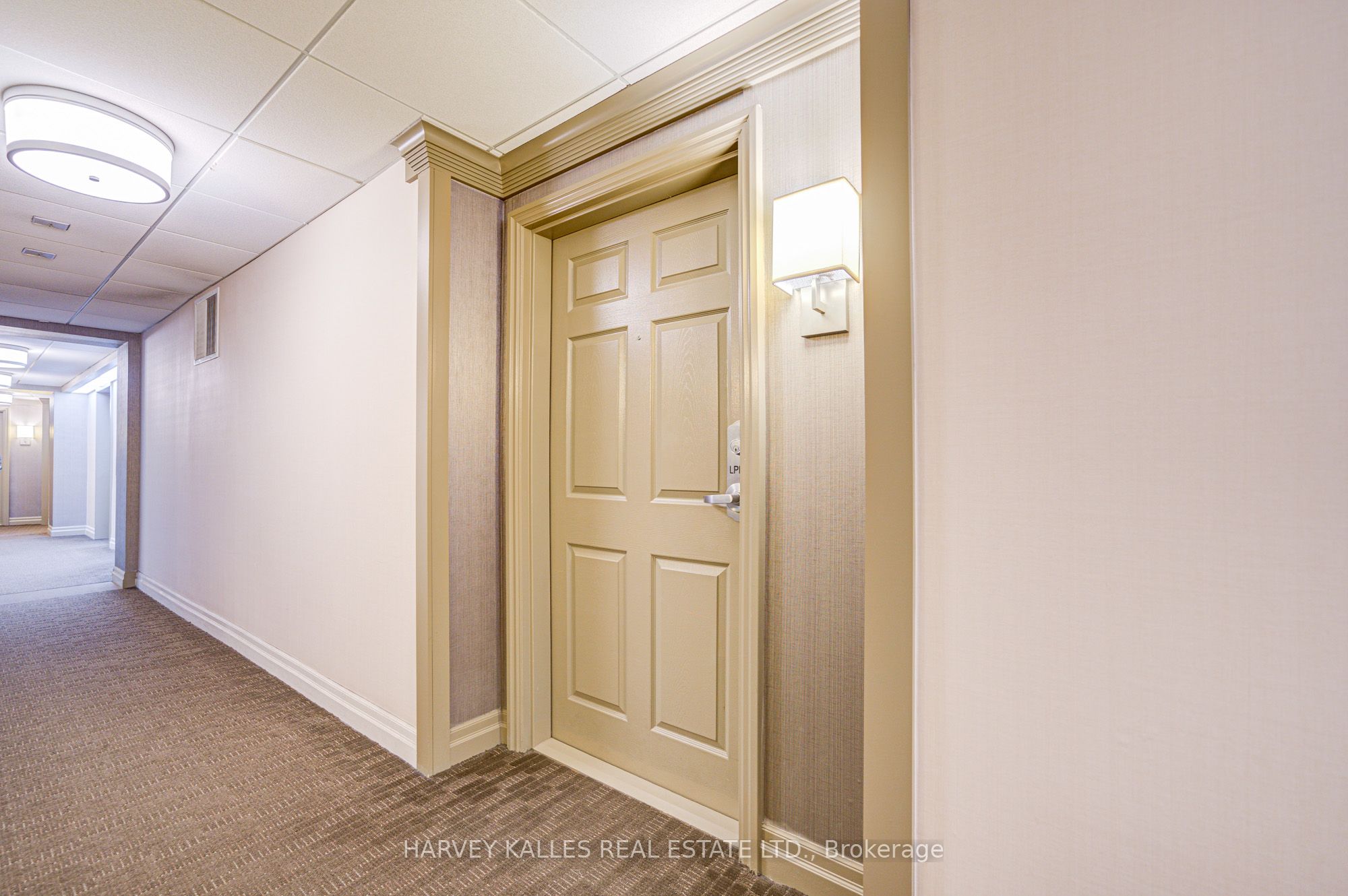 245 Davisville Avenue, #LPH01