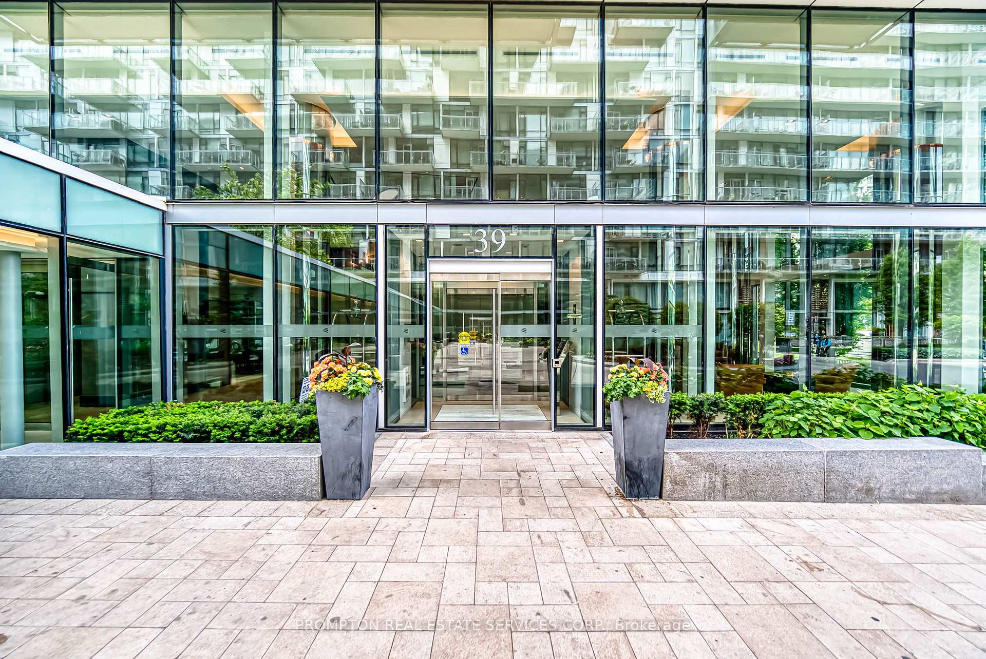 2 Bedrooms Condo at 39 Queens, Toronto For sale