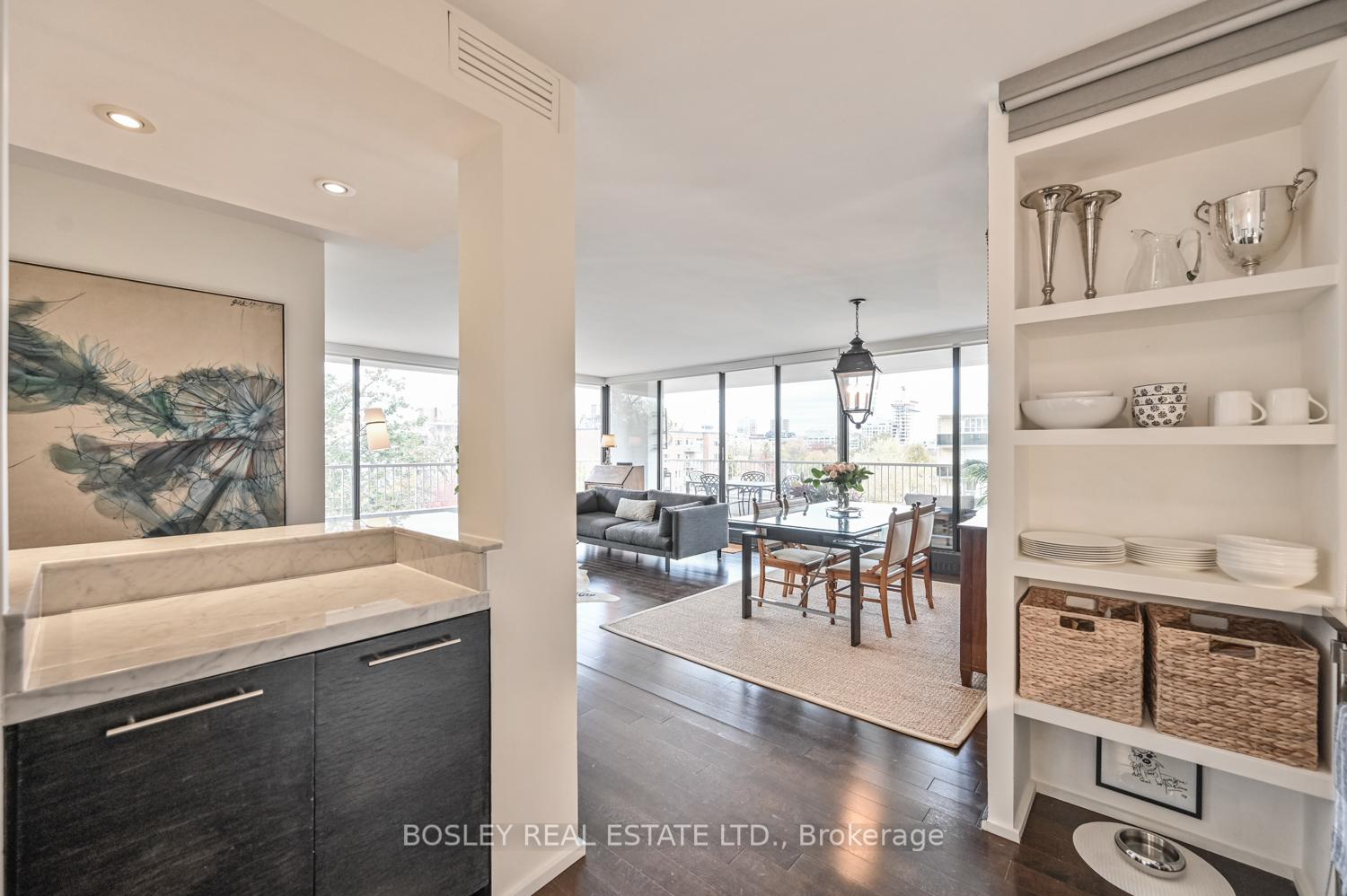 2 Bedrooms Condo at 190 St George, Toronto For sale