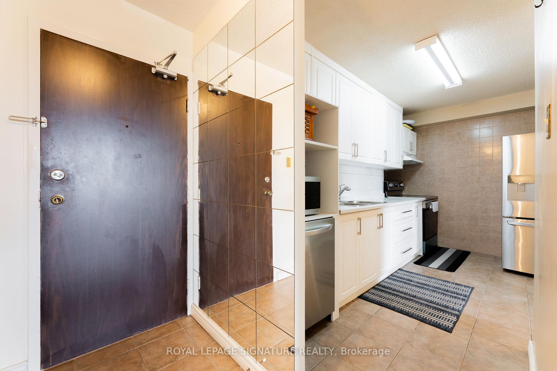 2 Bedrooms Condo at 15 Torrance, Toronto For sale