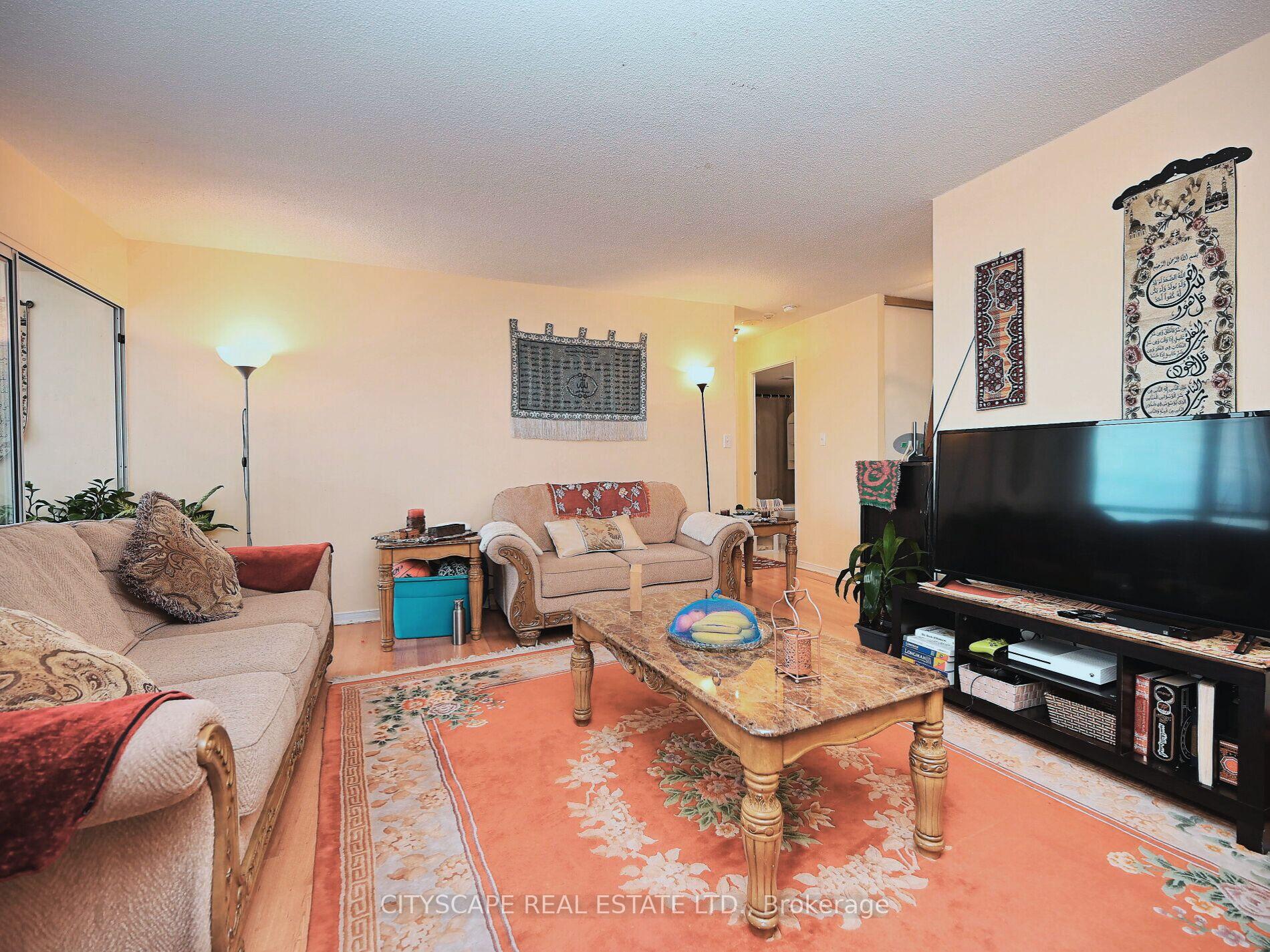 3 Bedrooms Condo at 145 Hillcrest,  Mississauga For sale
